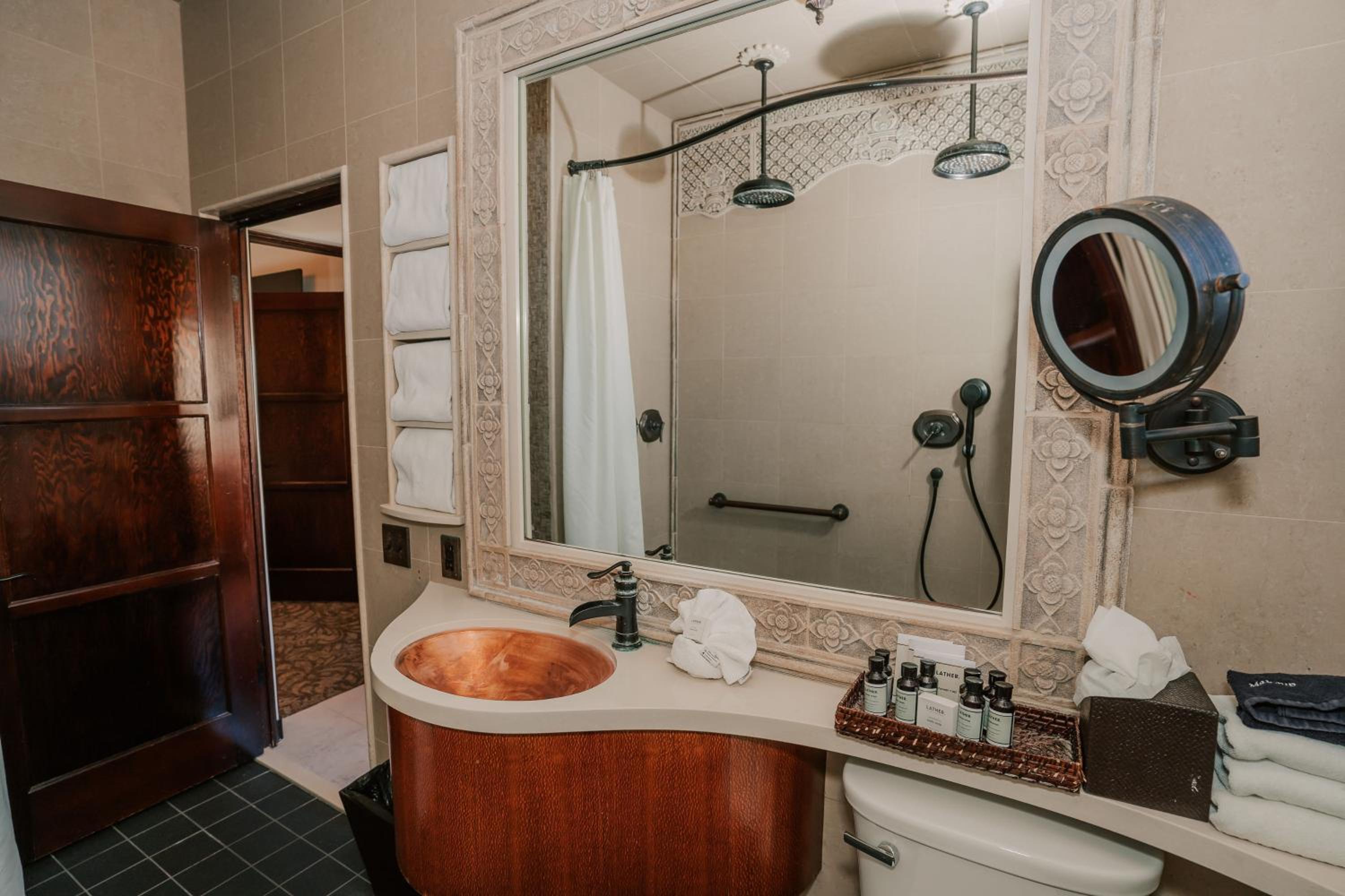 Deluxe Suite - Photo 6