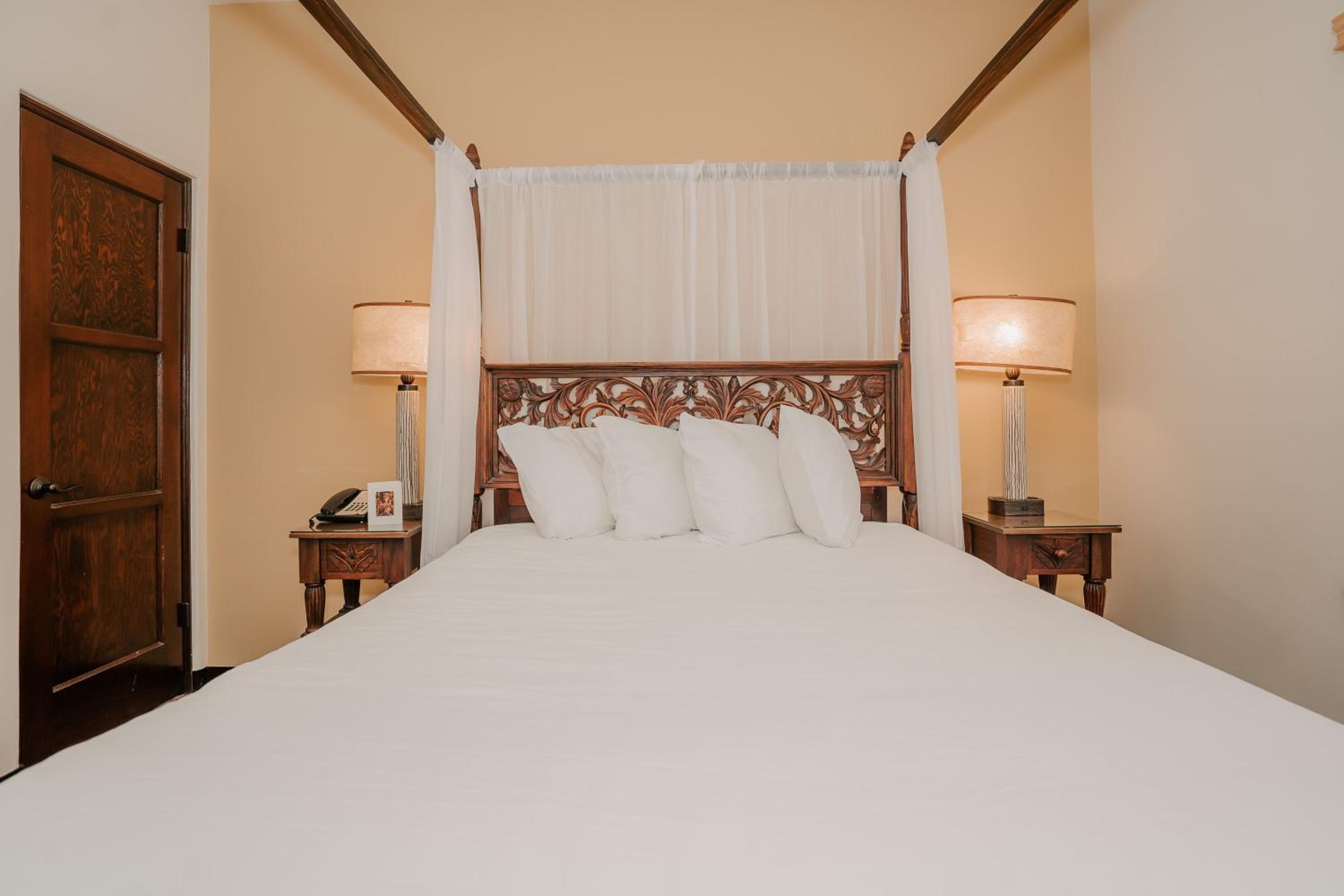Deluxe Suite - Photo 7