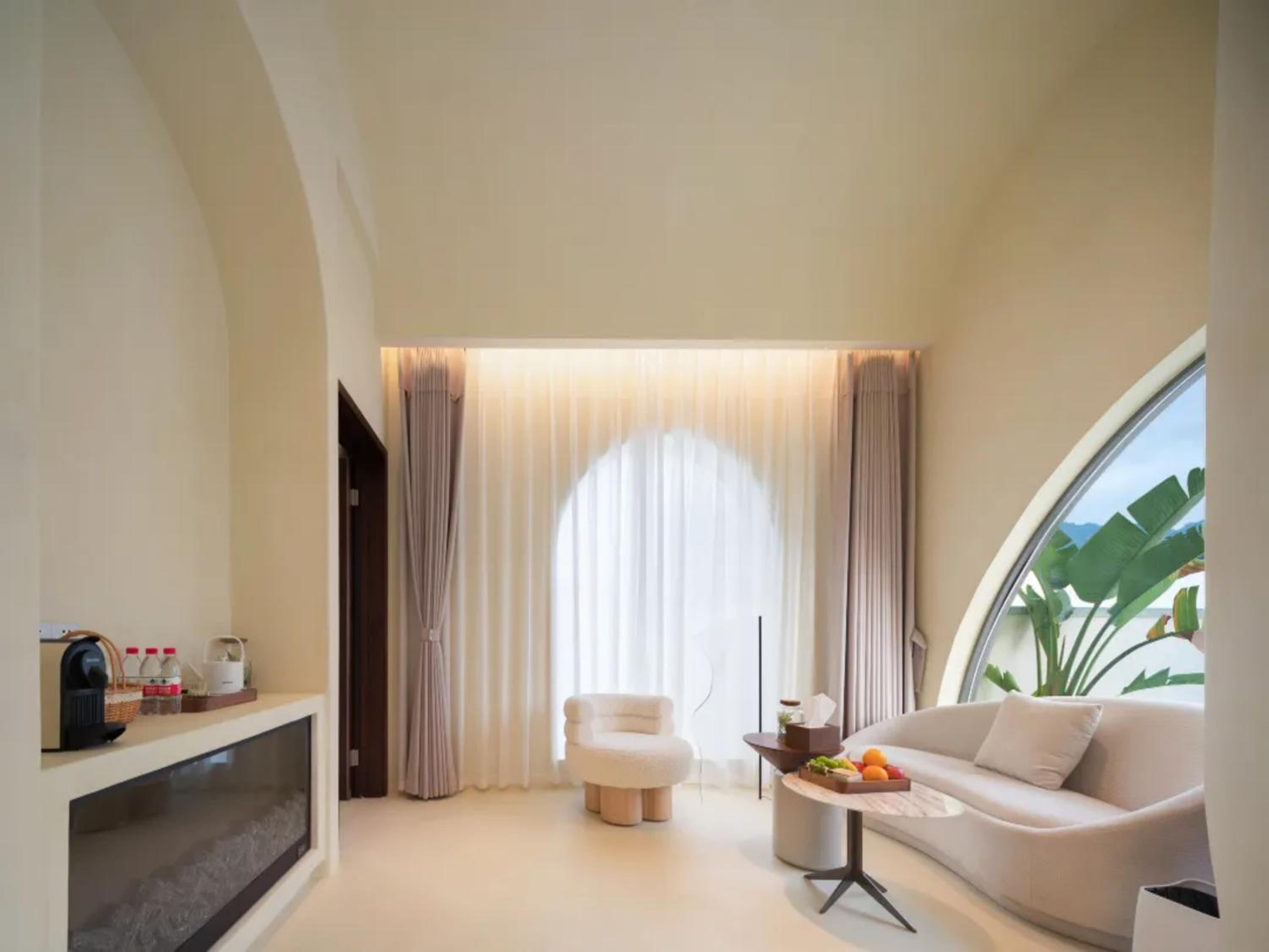 Deluxe Family Suite photo 1