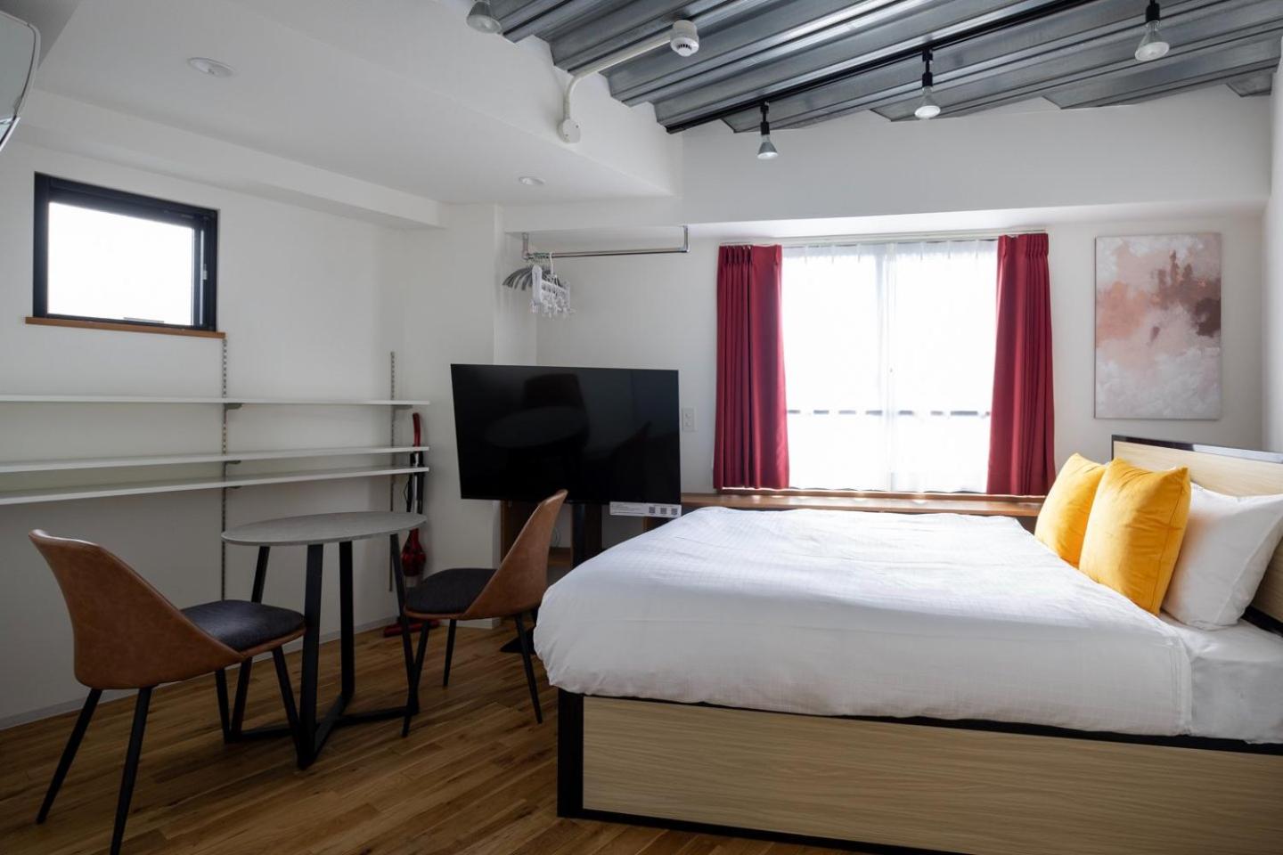 One-Bedroom Apartment photo 2