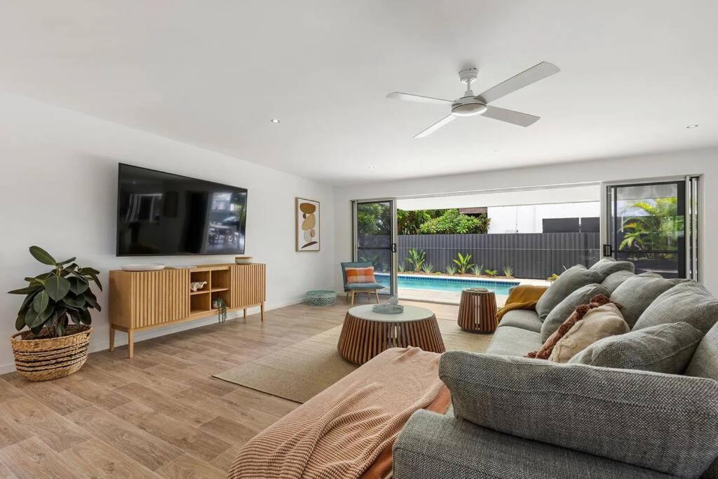Five-Bedroom House photo 1