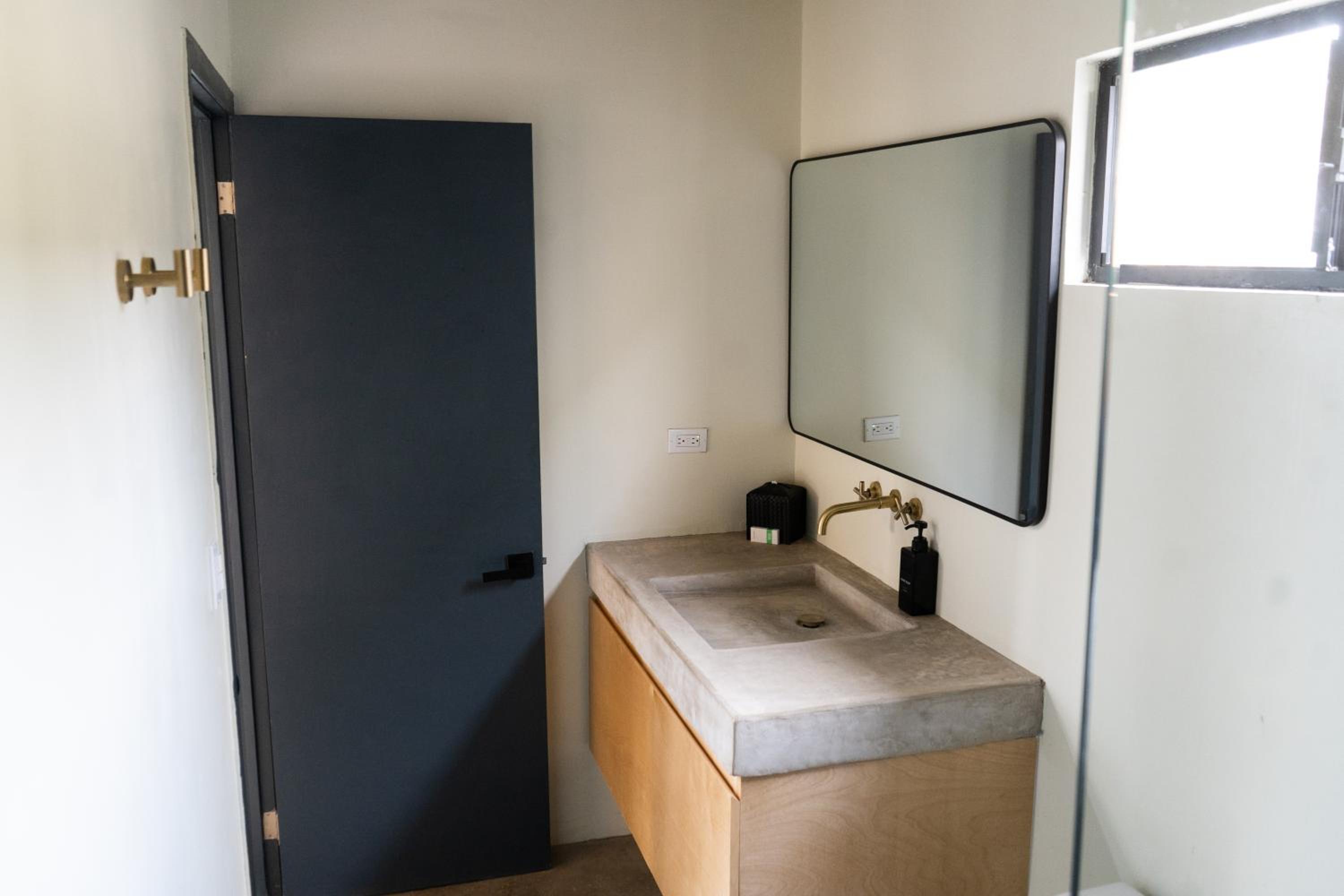One-Bedroom Apartment - Photo 6