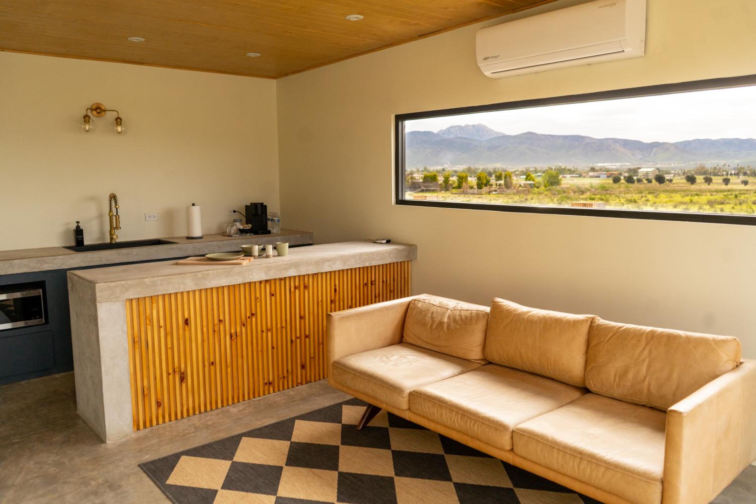 One-Bedroom Apartment - Photo 12