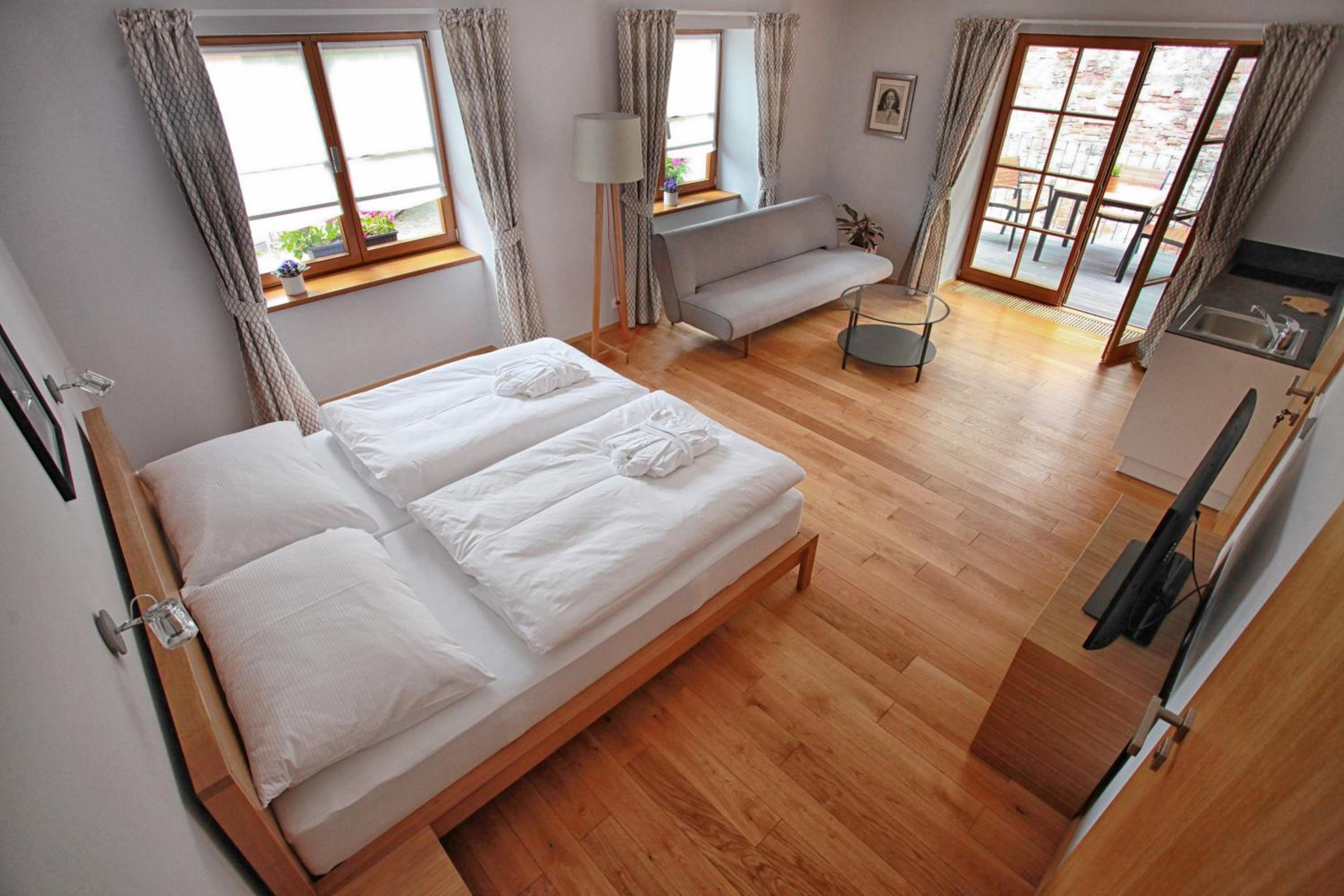 Deluxe Double Room with Extra Bed photo 1