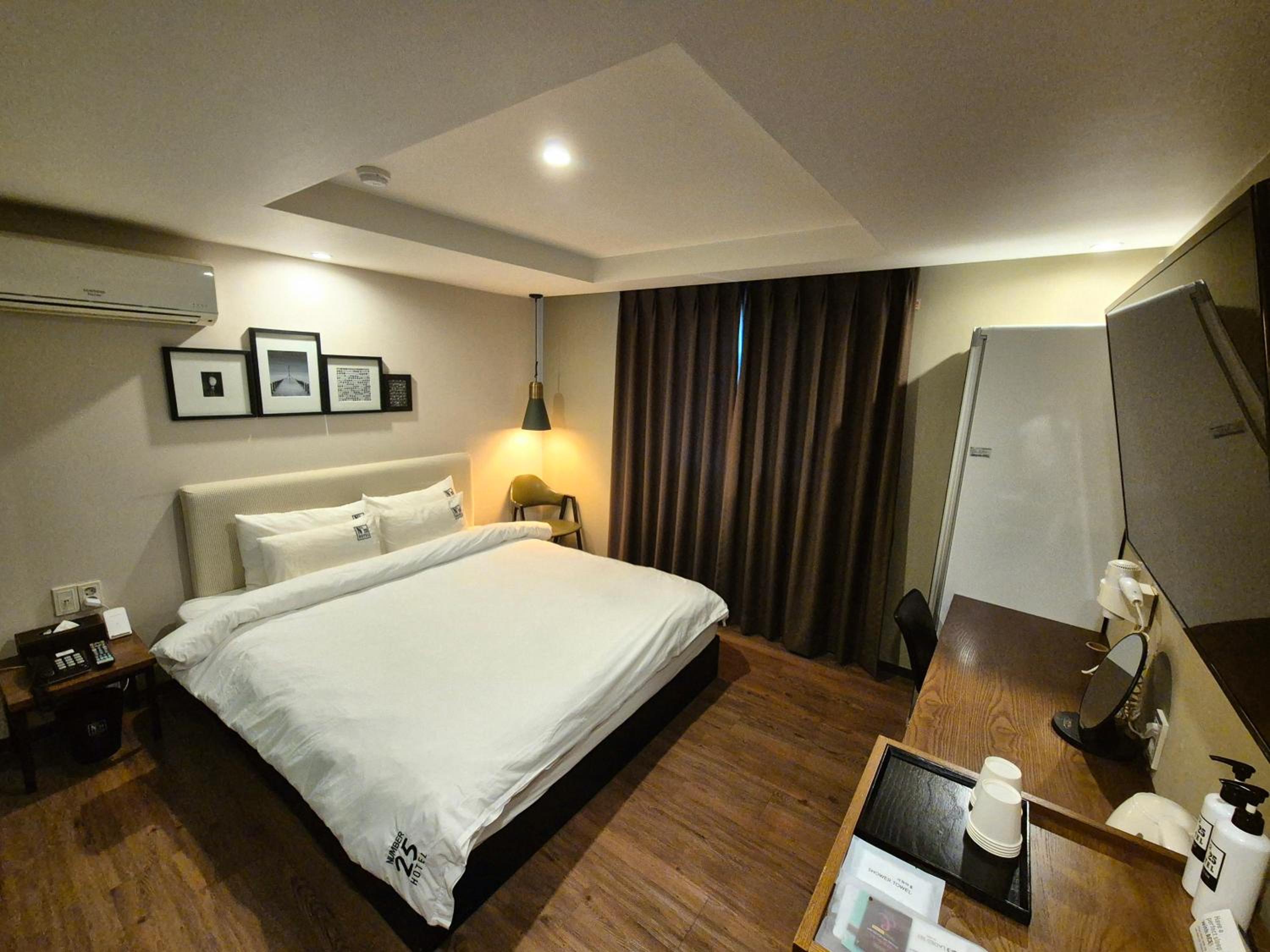Deluxe Room - Photo 9