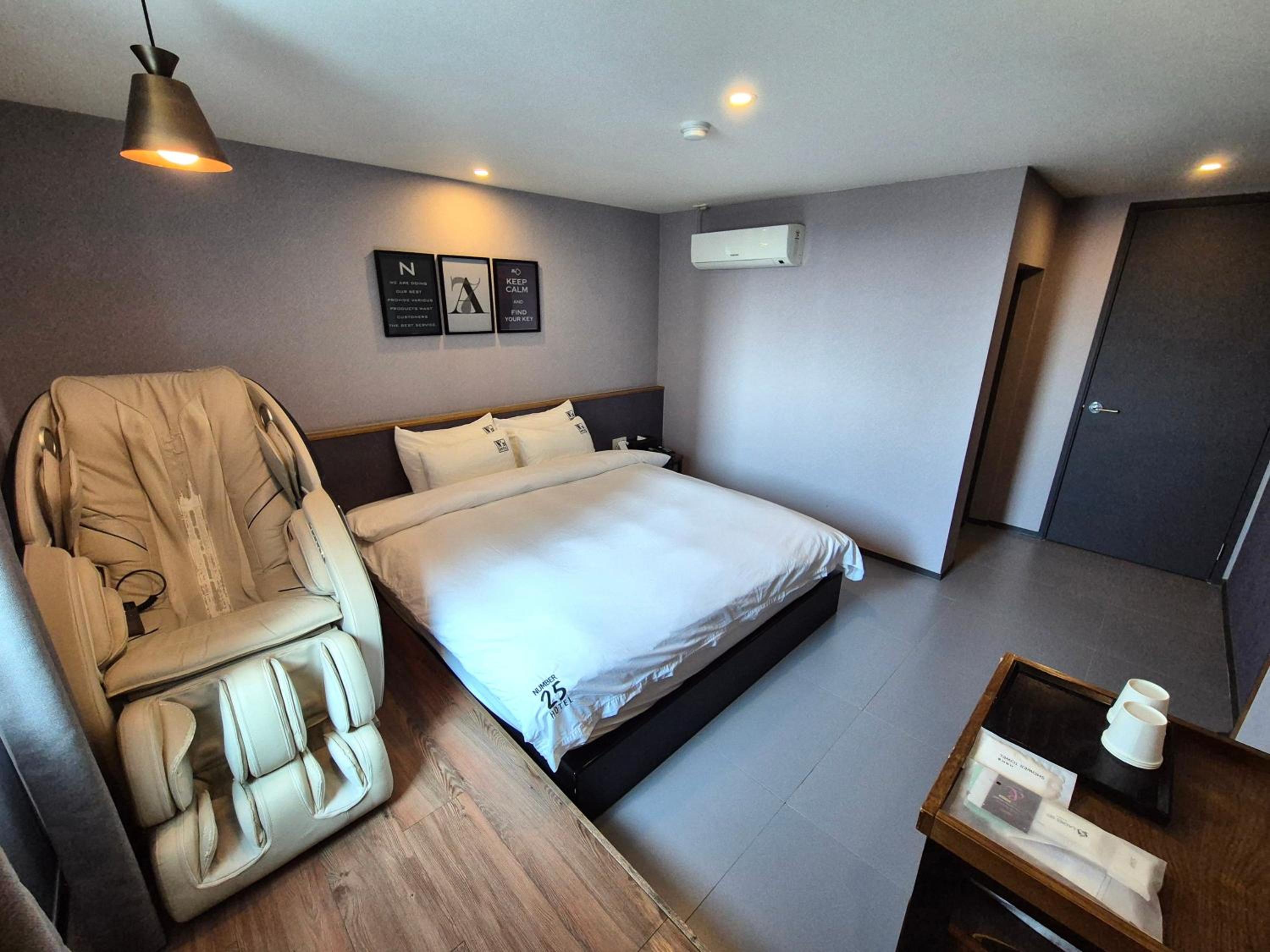 Deluxe Room - Photo 7
