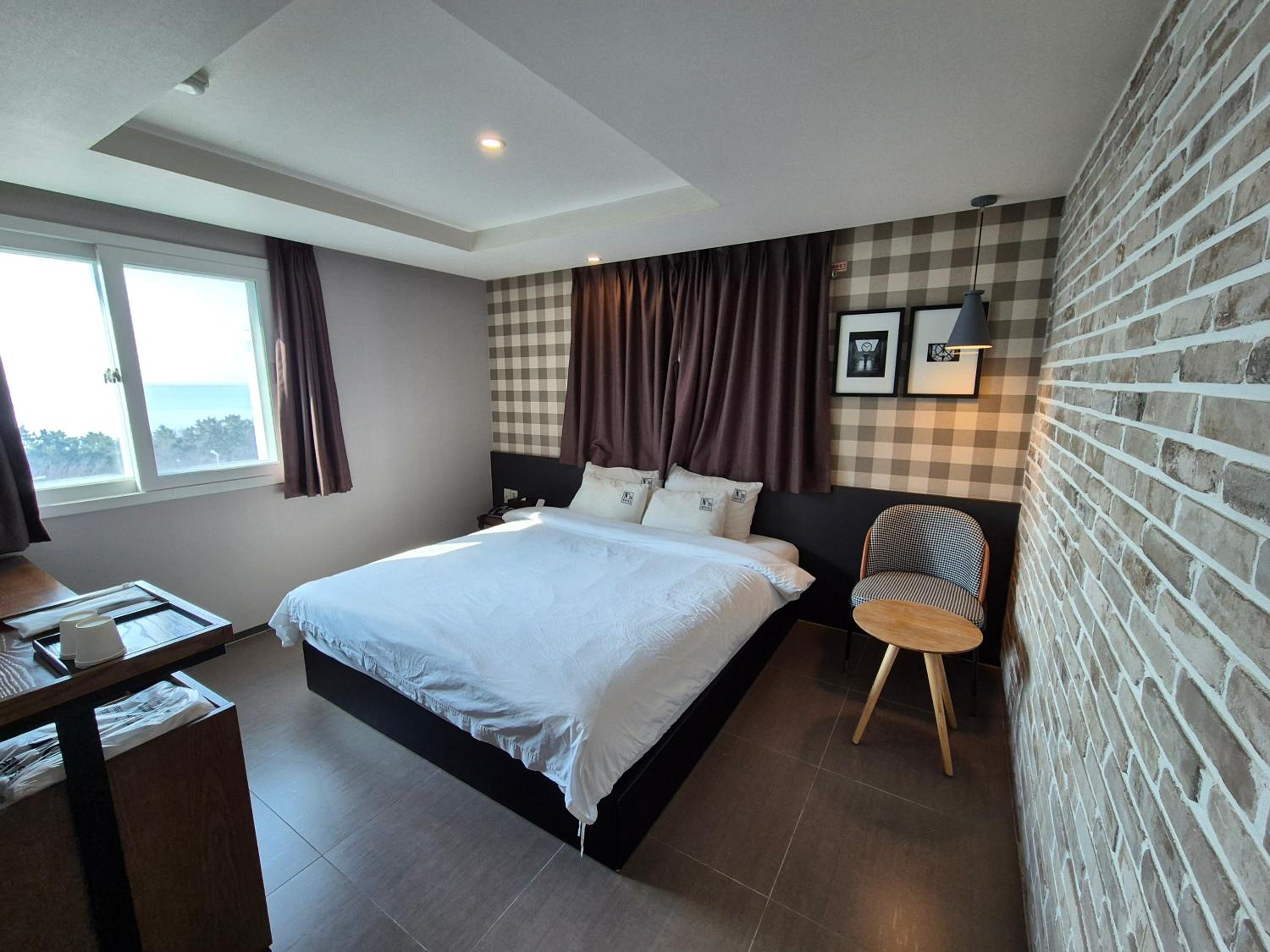 Deluxe Room - Photo 6