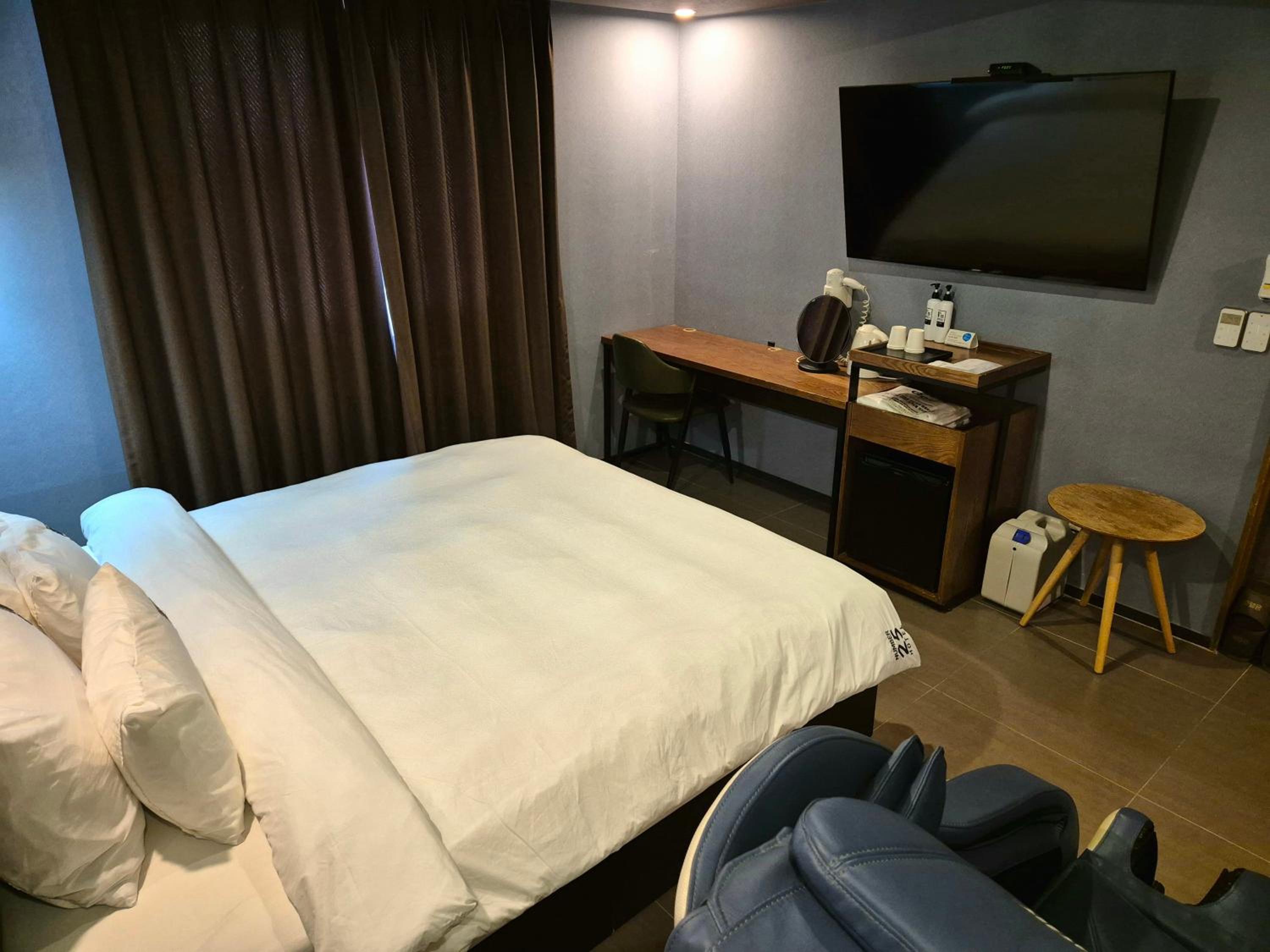 Deluxe Room - Photo 13