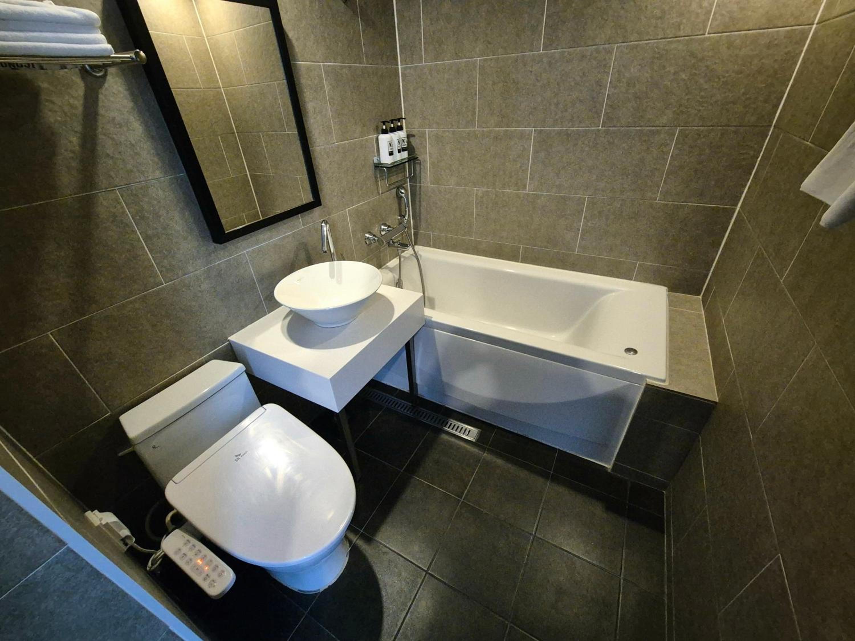 Deluxe Room - Photo 17