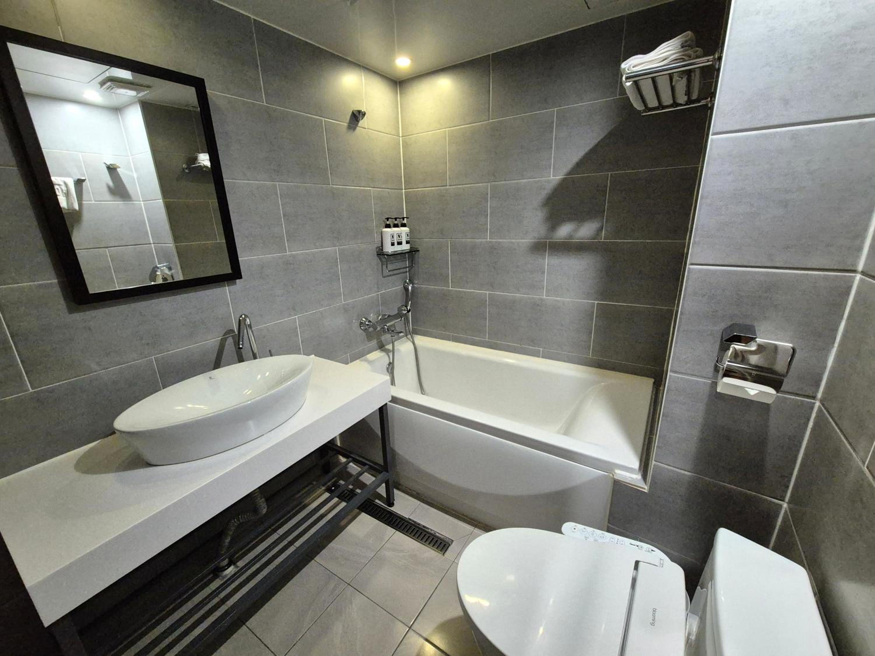 Deluxe Room - Photo 19