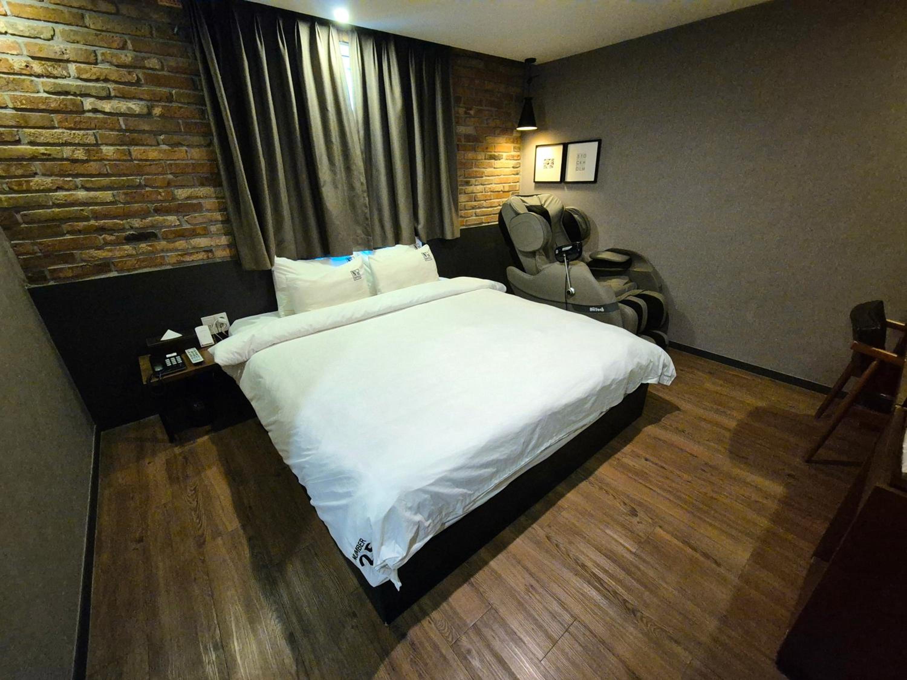 Deluxe Room - Photo 4