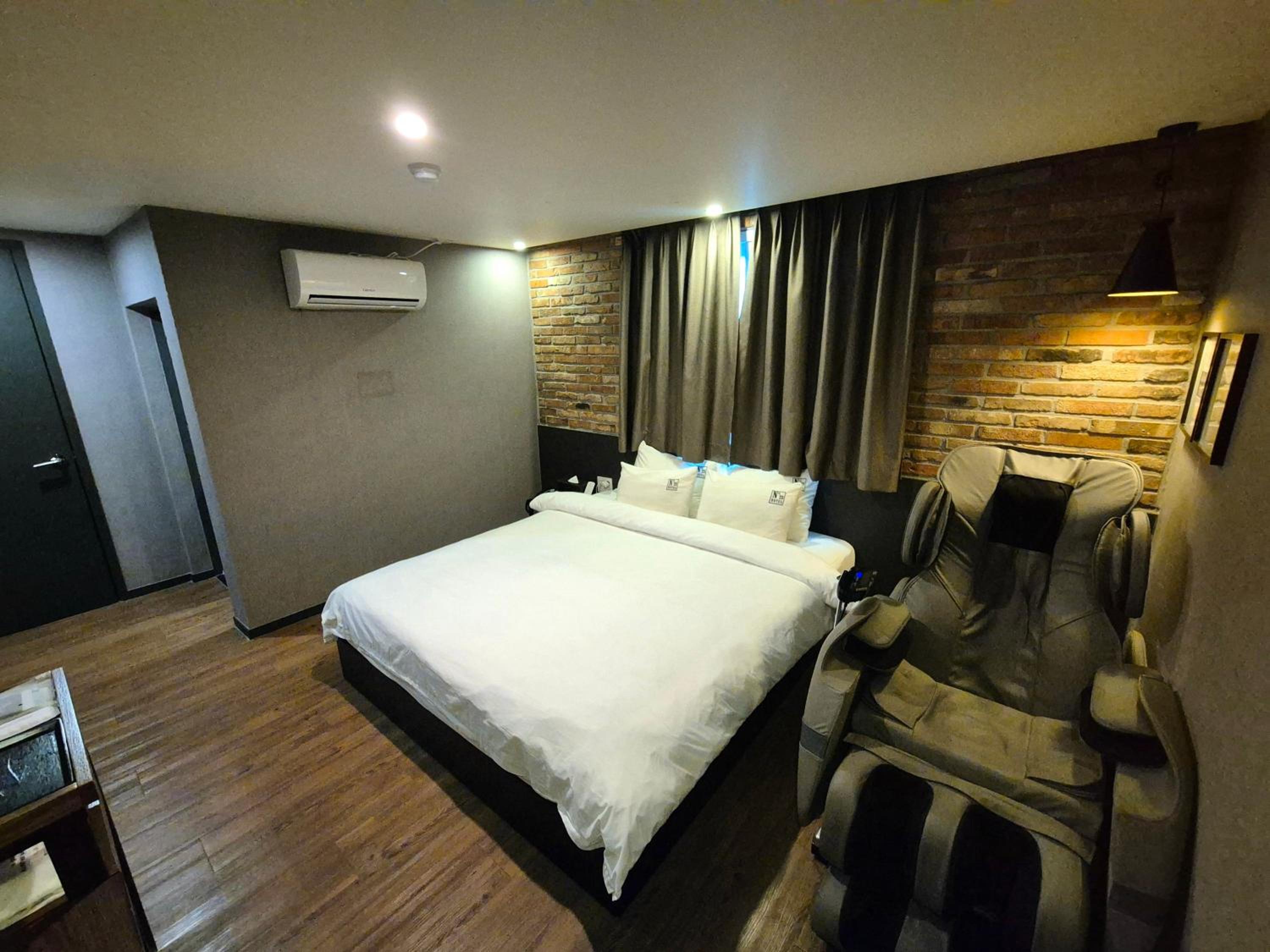 Deluxe Room - Photo 3