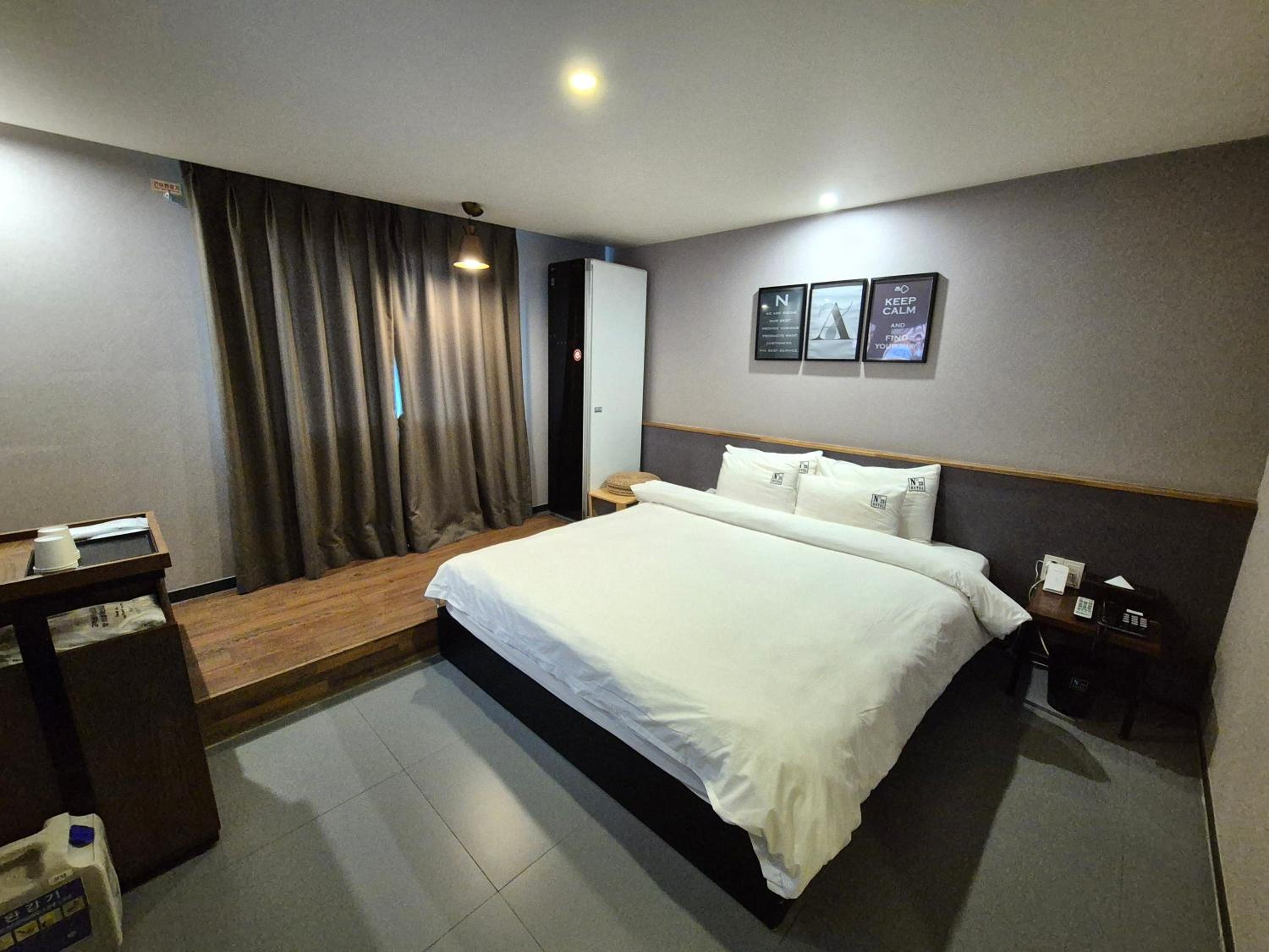 Deluxe Room - Photo 10