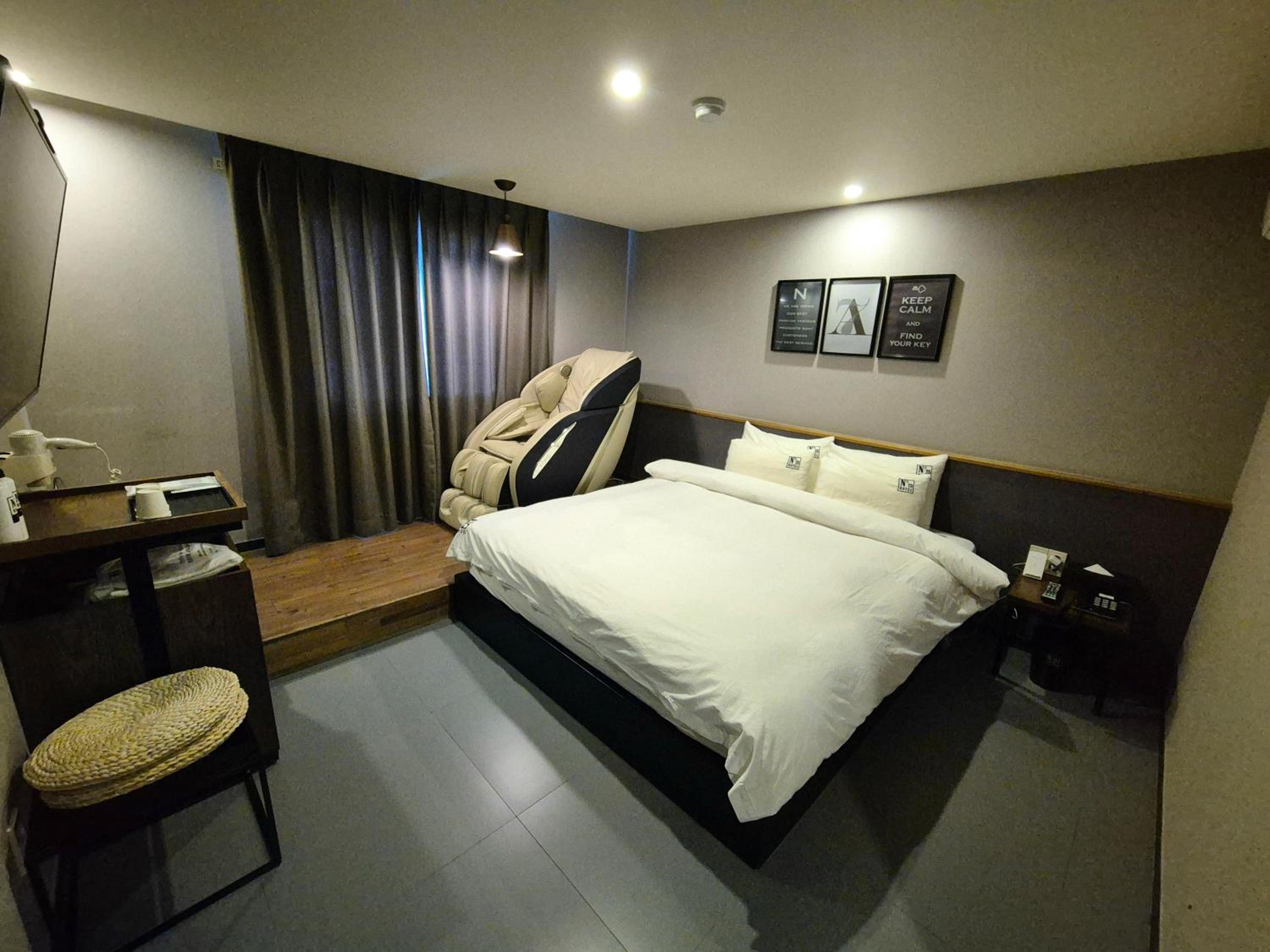 Deluxe Room - Photo 1