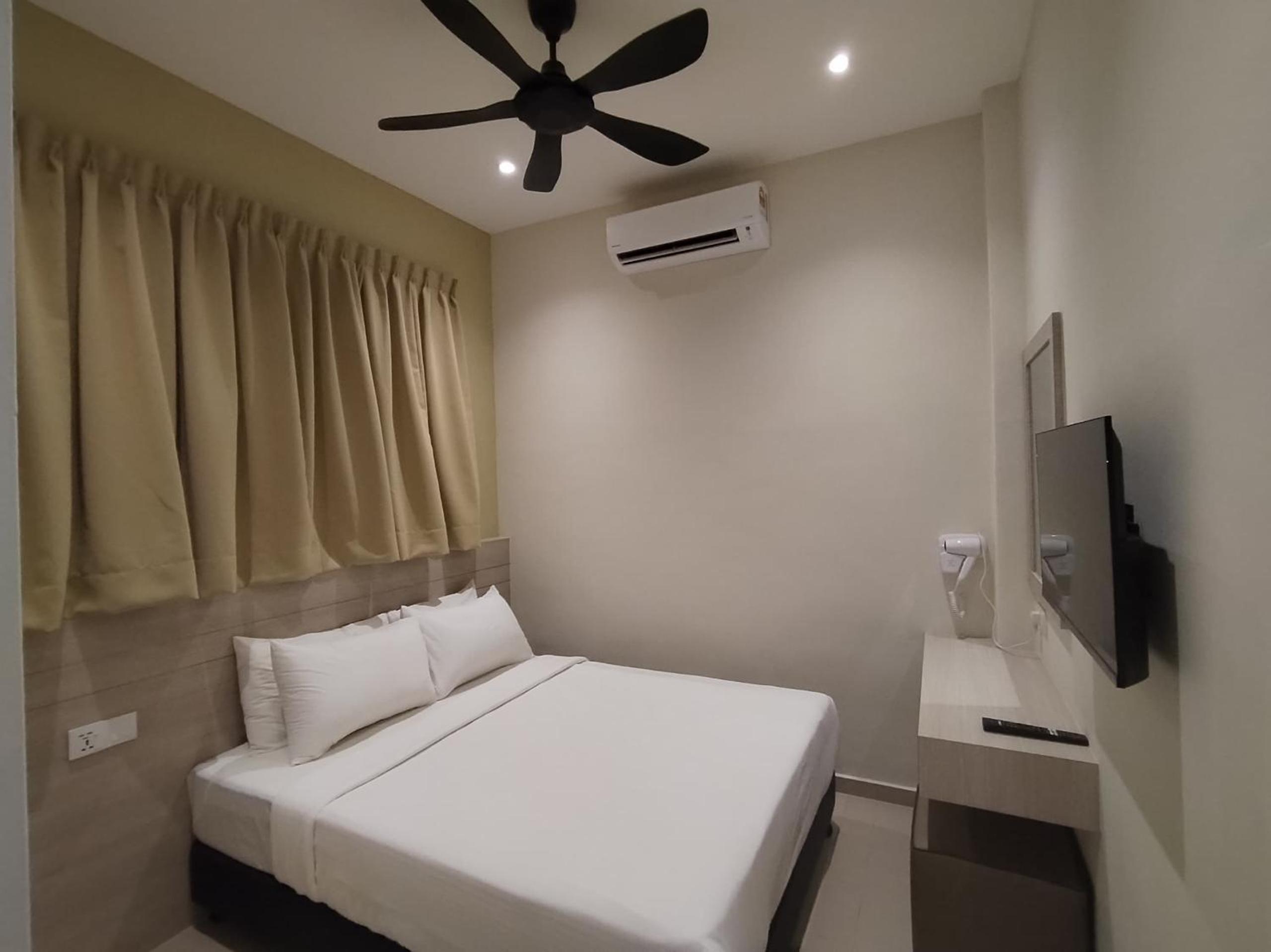 Superior Family with 2 Bedroom - Photo 2