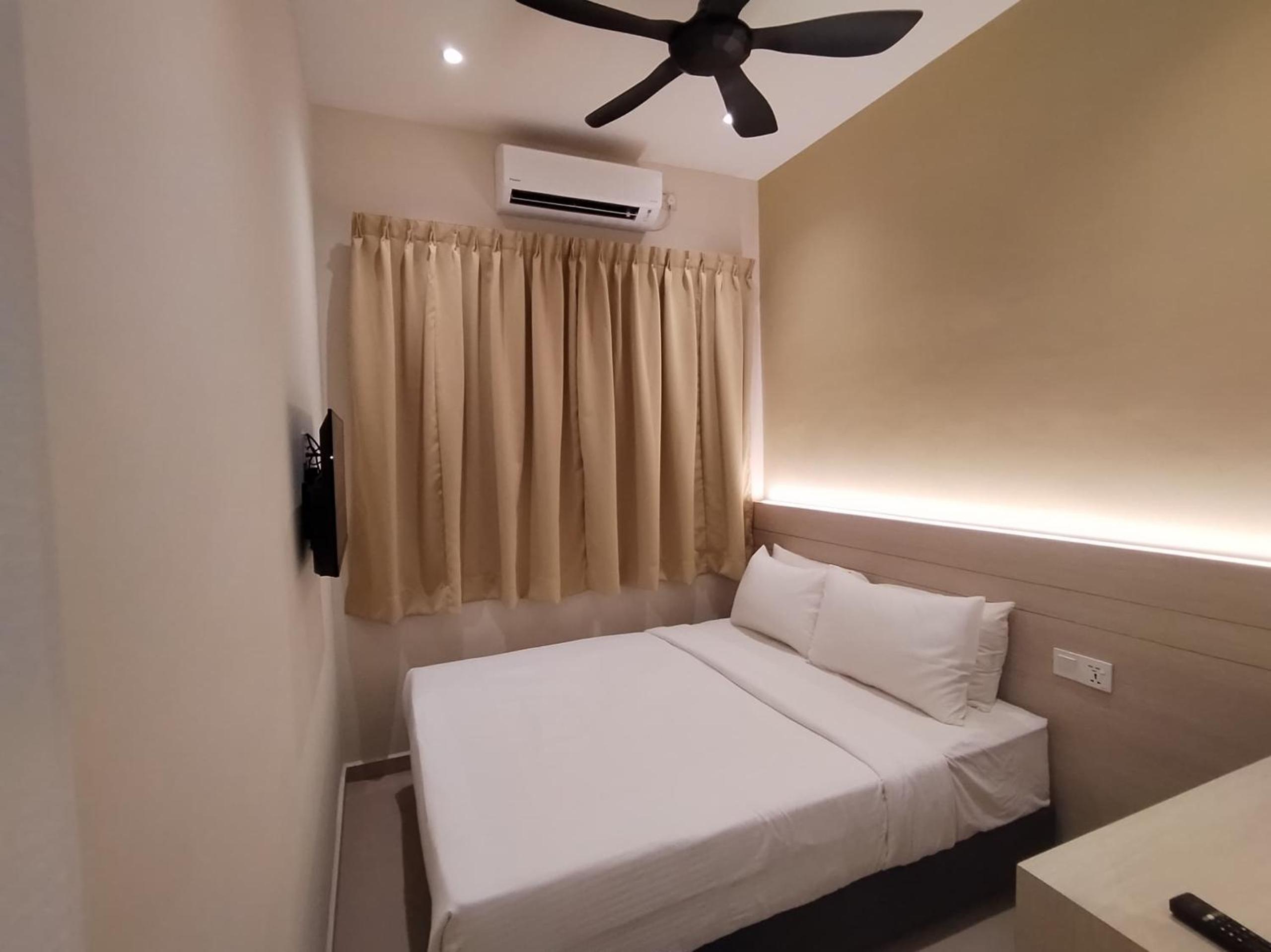 Superior Family with 2 Bedroom - Photo 3