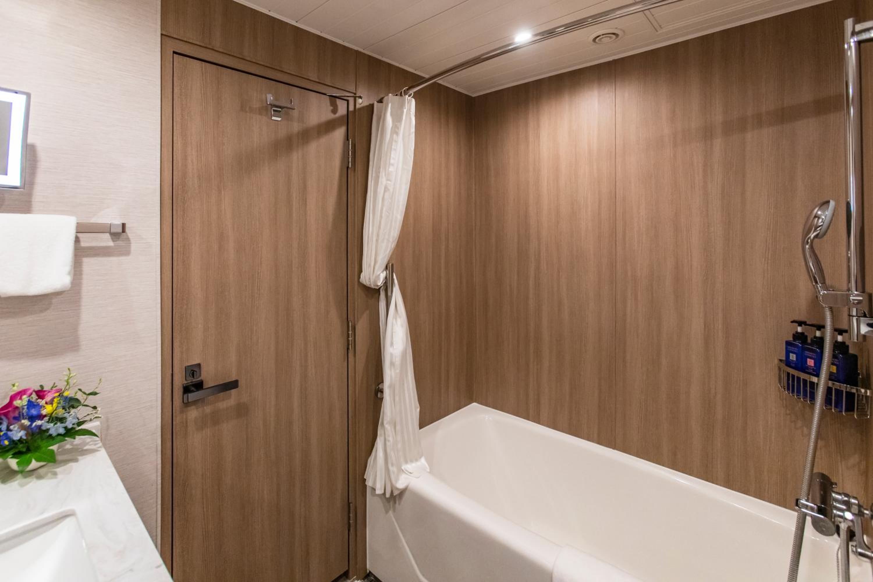 Premium Deluxe Twin Room - Photo 5