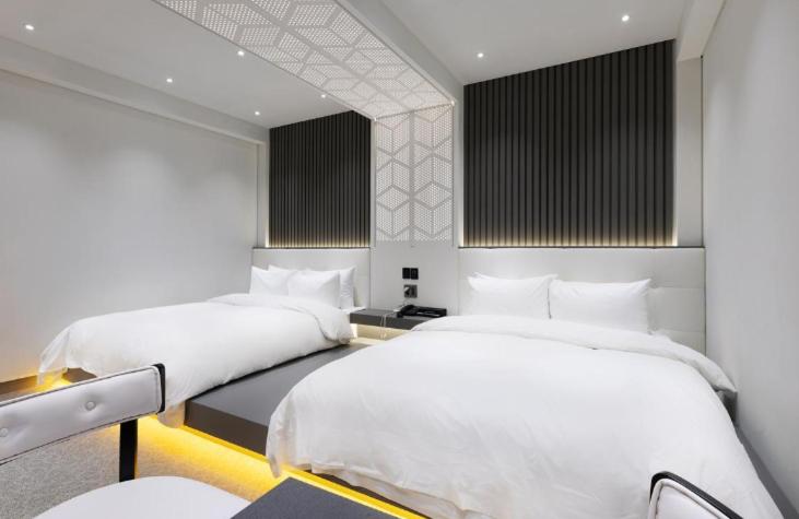 Twin Room - Photo 1