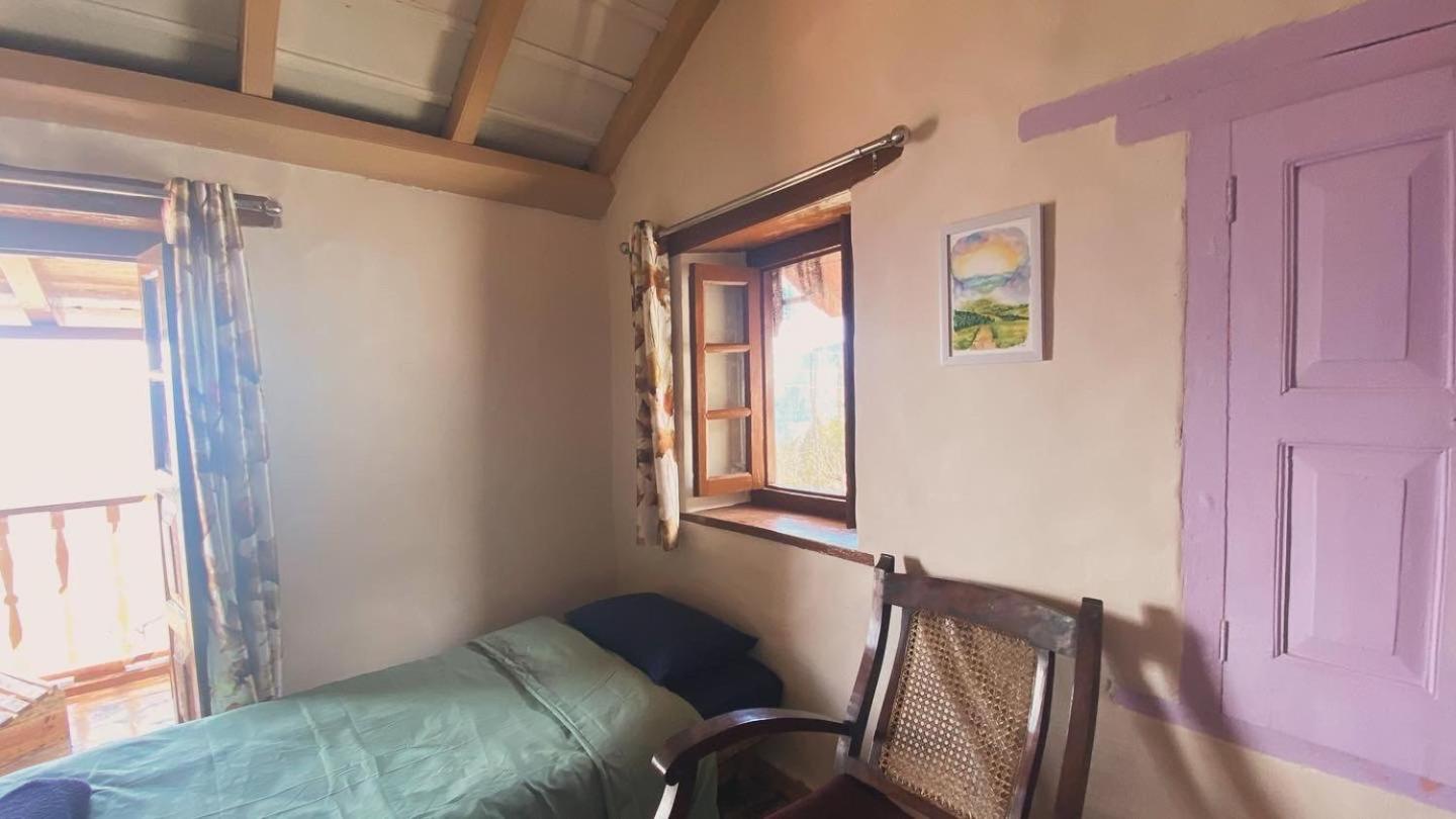 Standard Twin Room with Mountain View