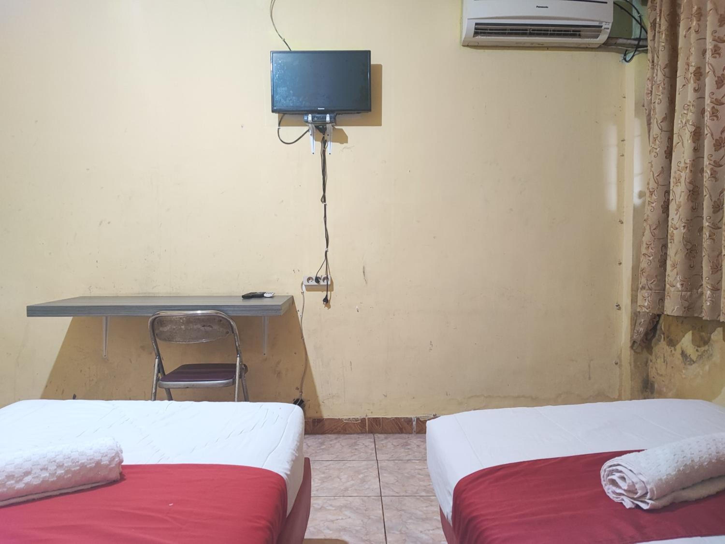 Standard Twin Room - Photo 4