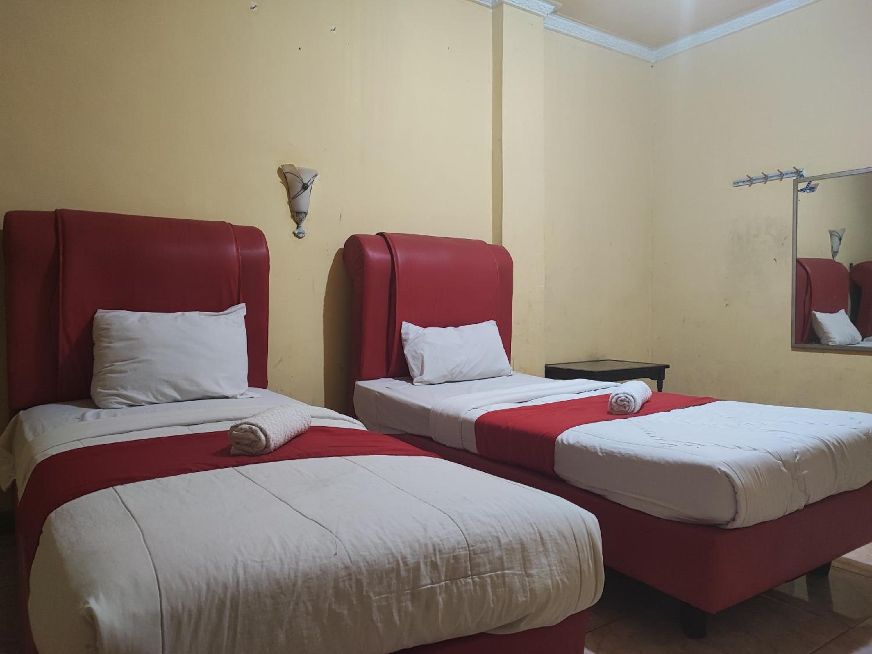 Standard Twin Room - Photo 1