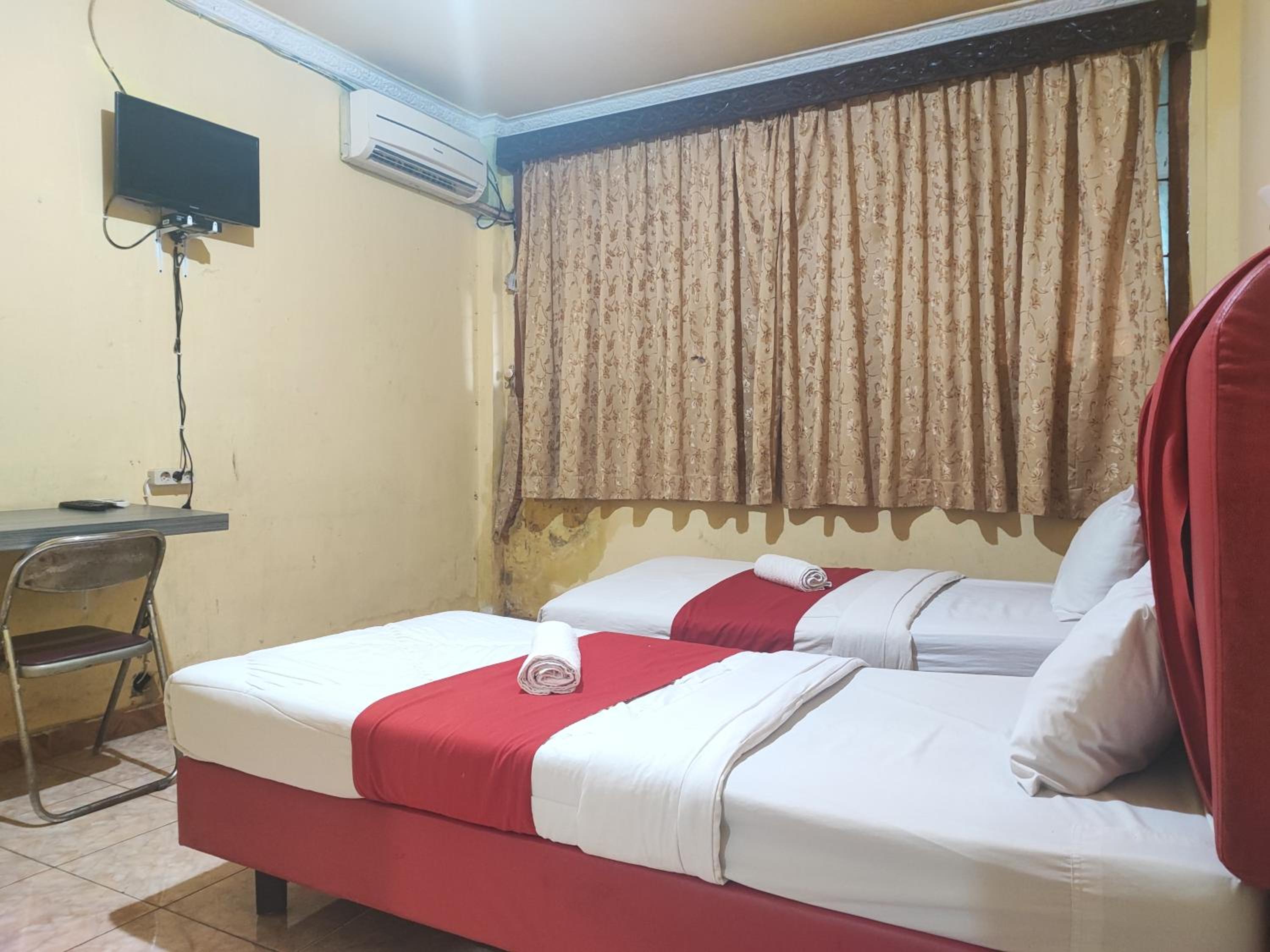 Standard Twin Room - Photo 3