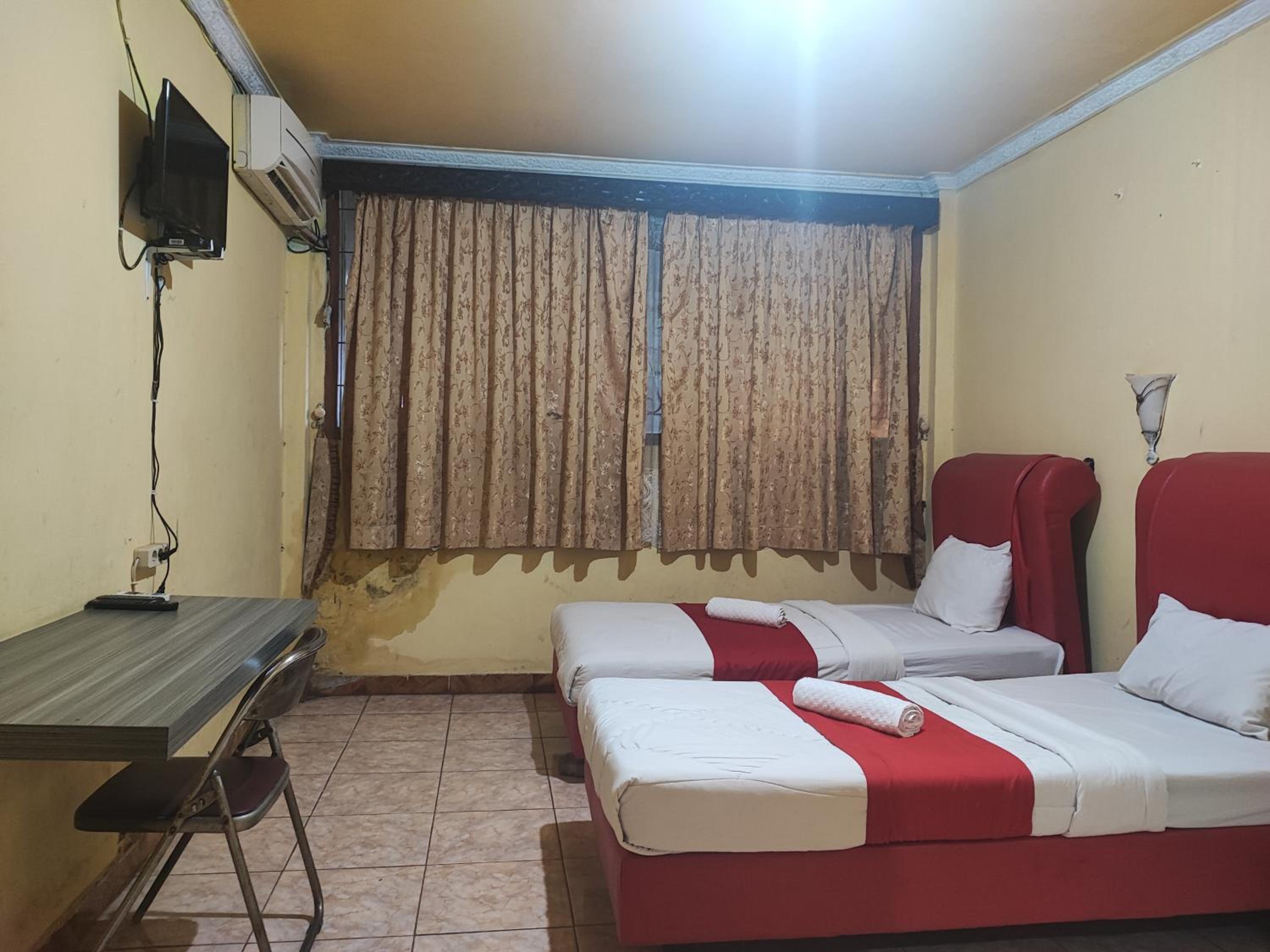 Standard Twin Room - Photo 2