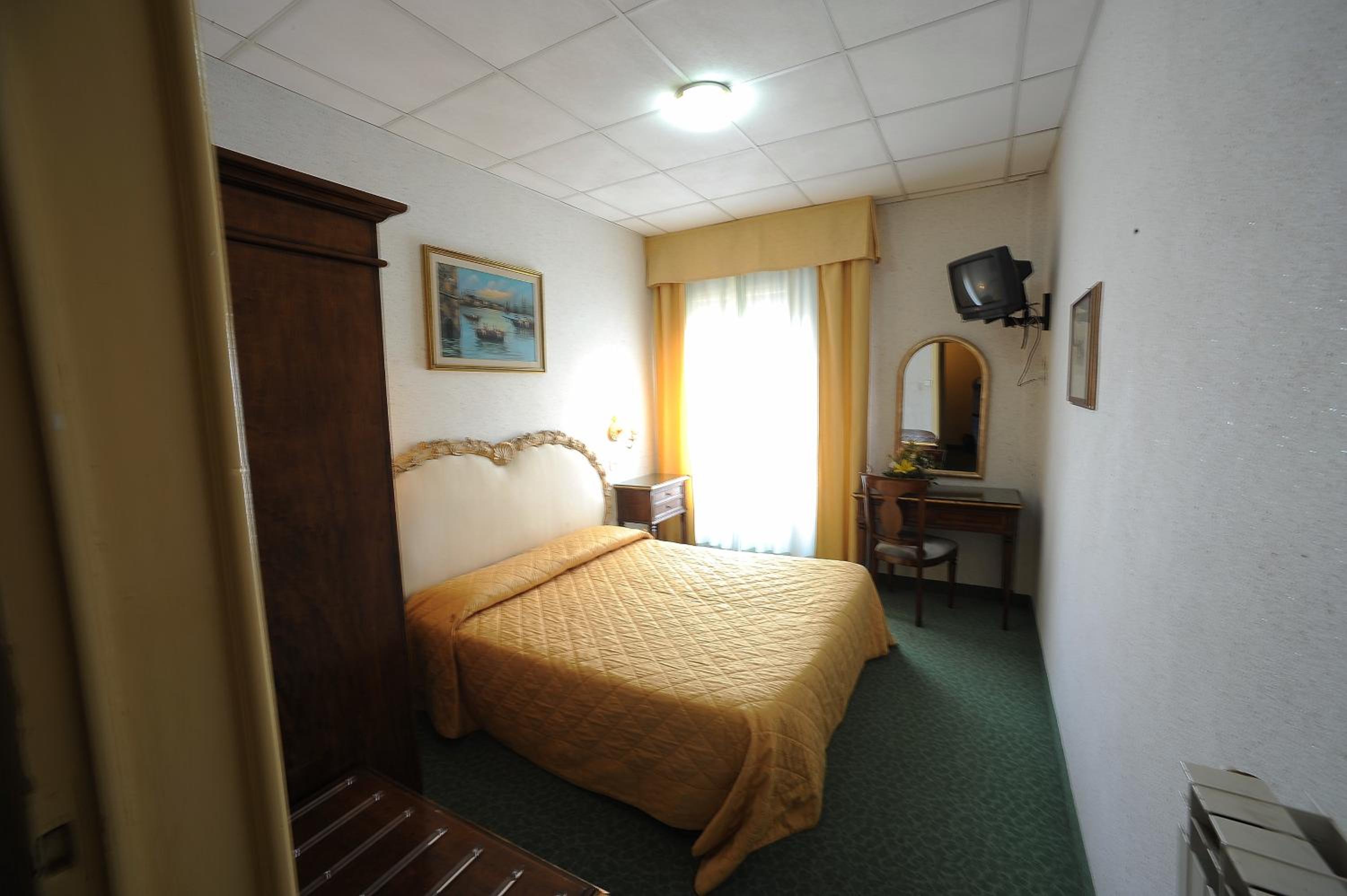 Double Room - Photo 4