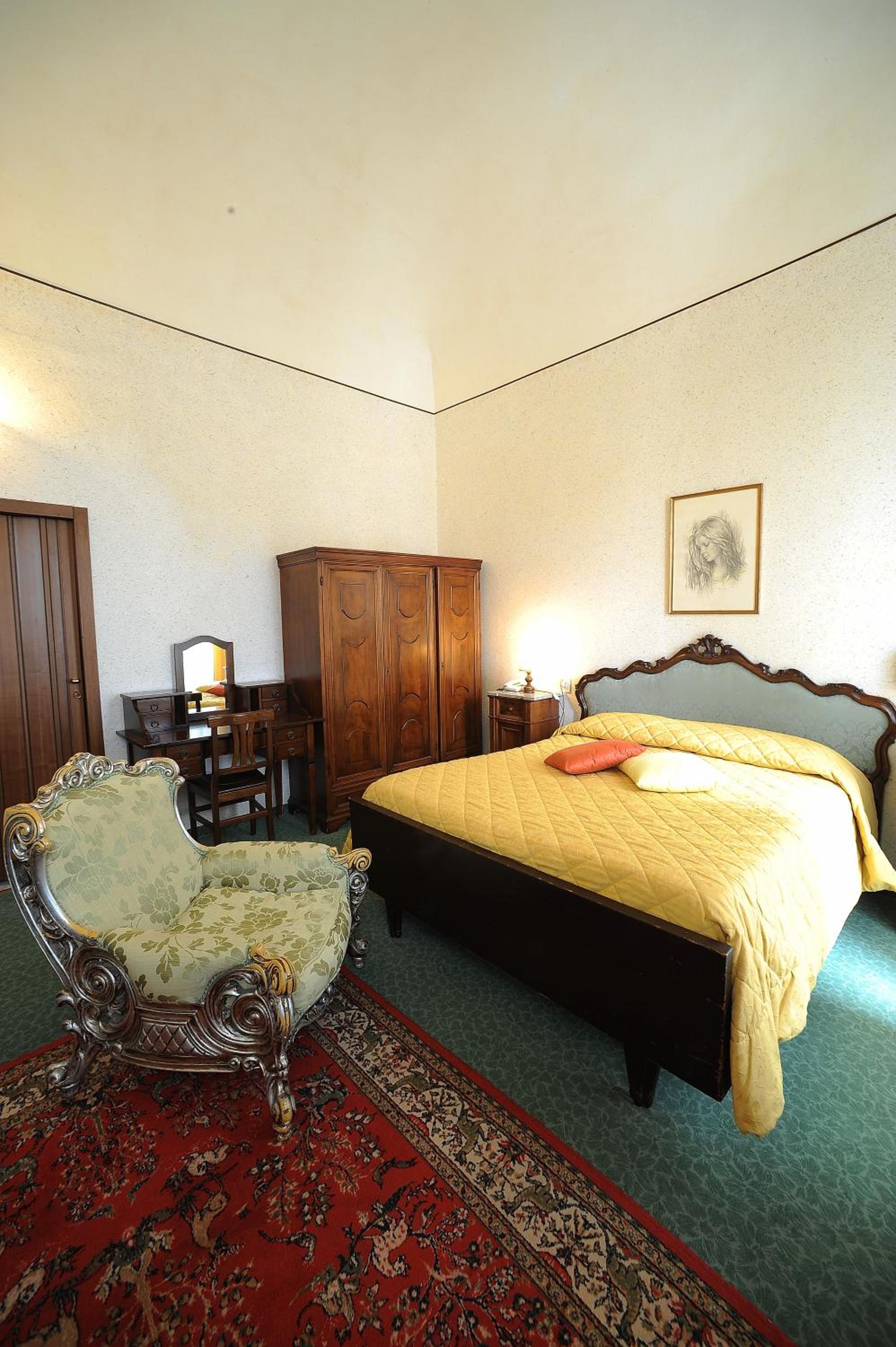 Double Room - Photo 5