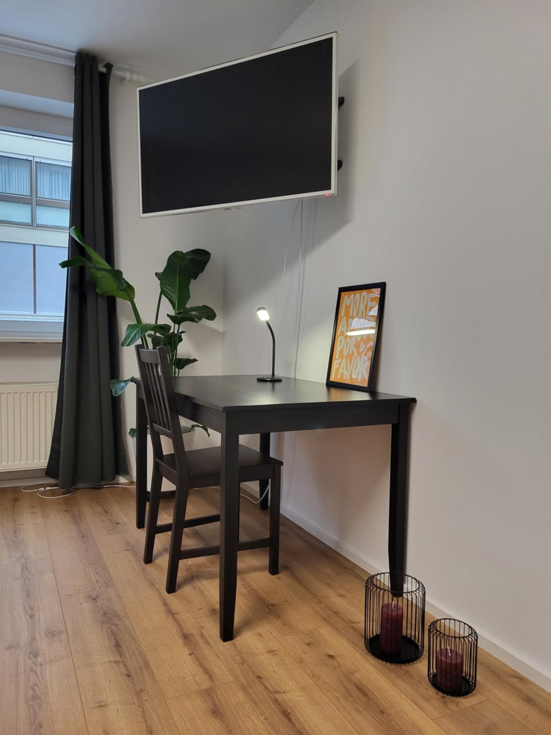 One-Bedroom Apartment photo 1