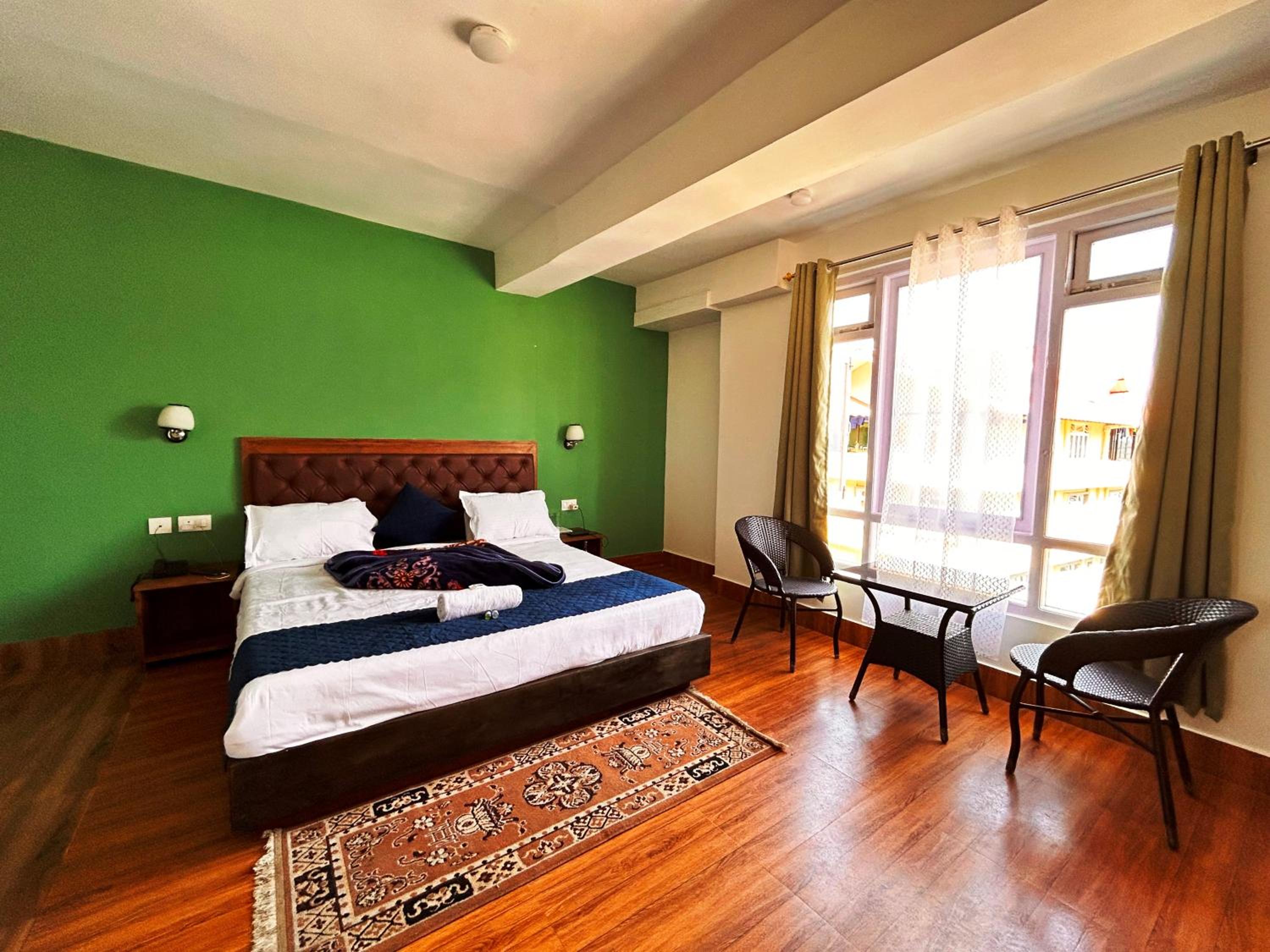 Deluxe Double Room (2 Adults + 1 Child)