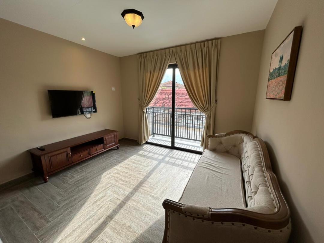 Deluxe Family Room - Photo 2