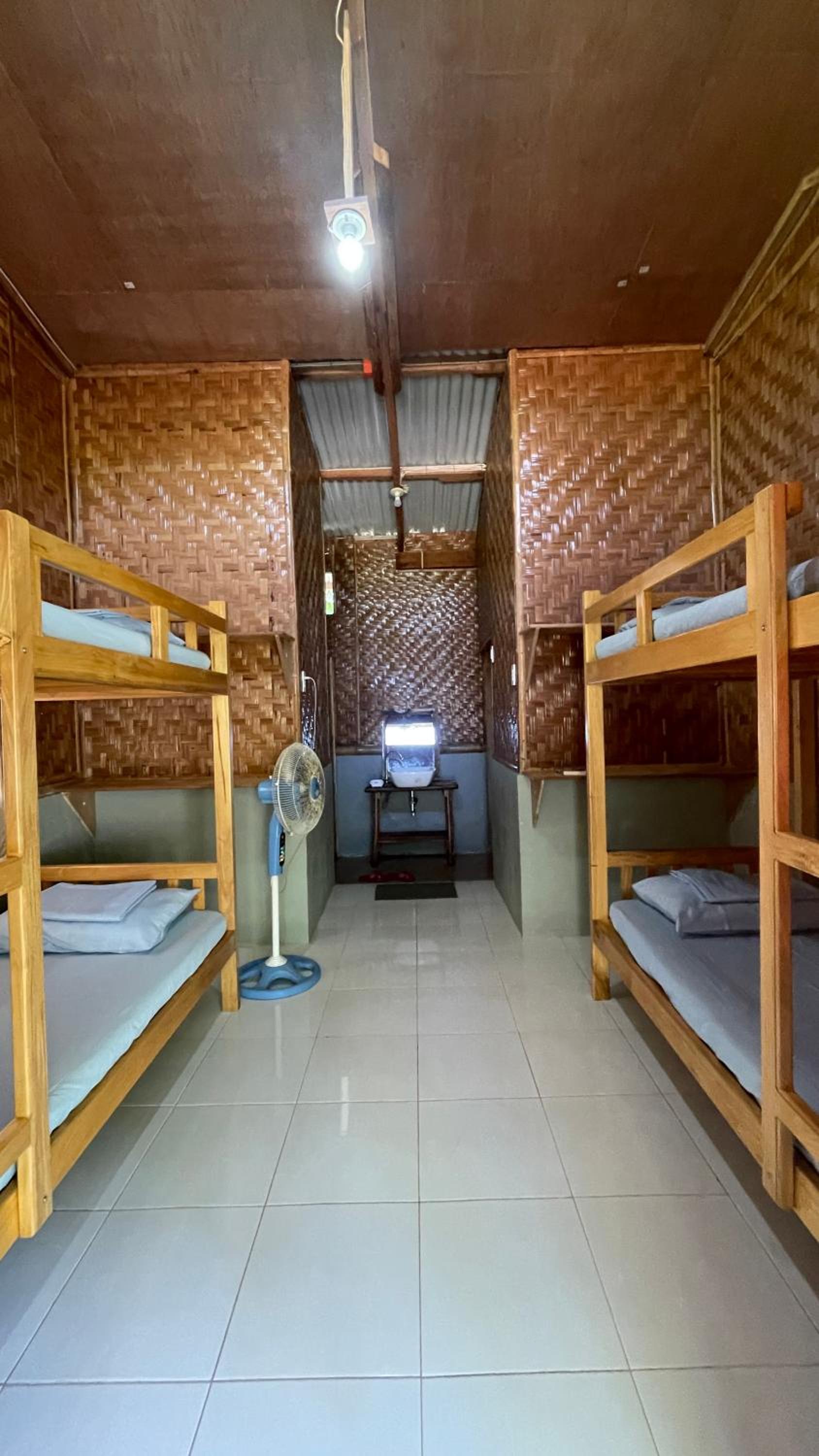 Quadruple Room with Bathroom - Photo 1
