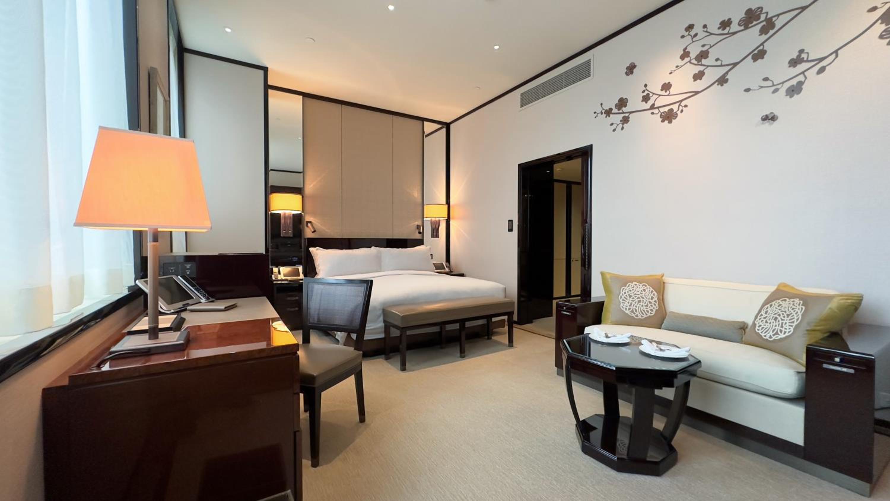 Deluxe Twin Room with Courtyard View photo