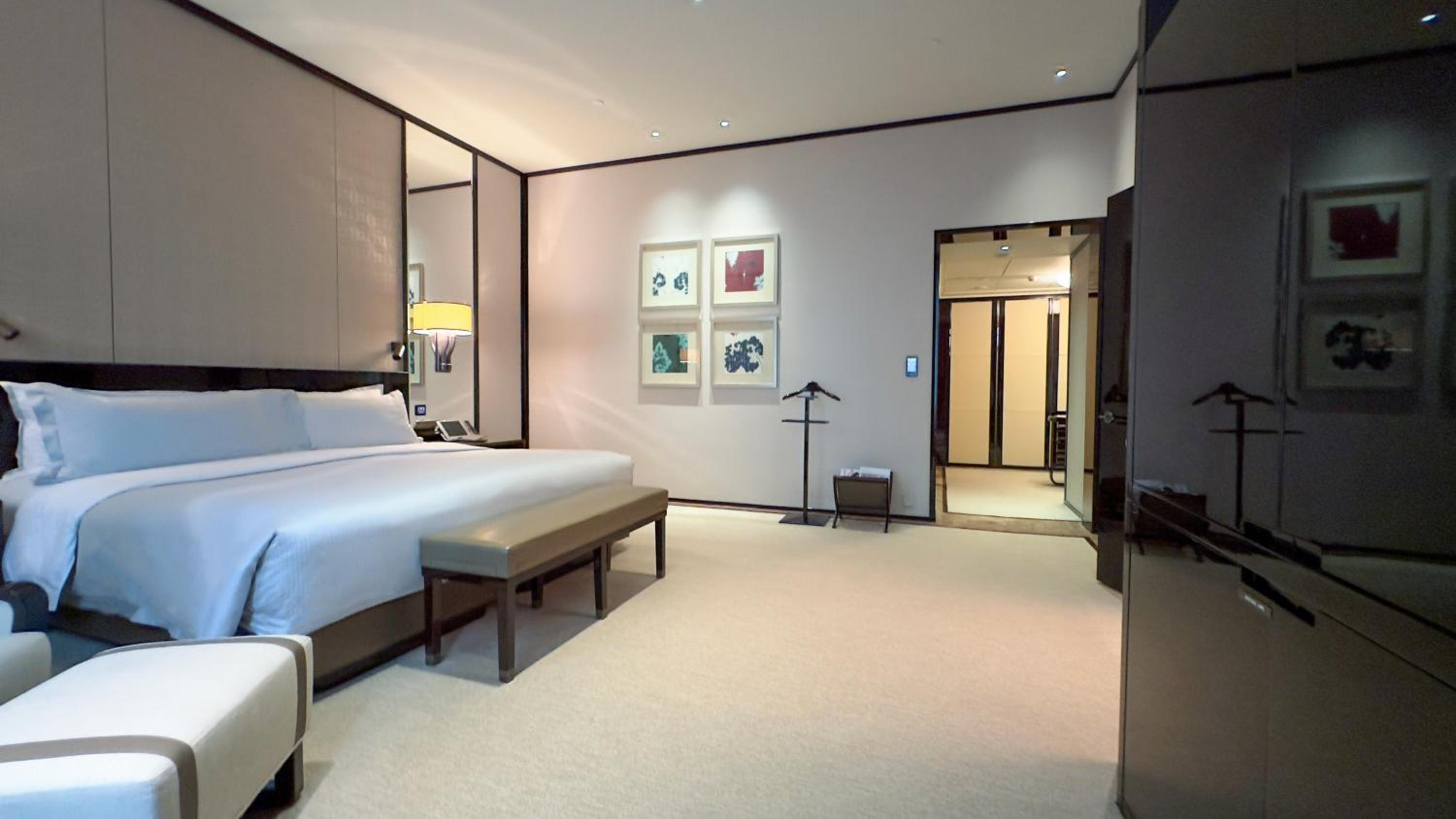 Superior Courtyard Suite photo