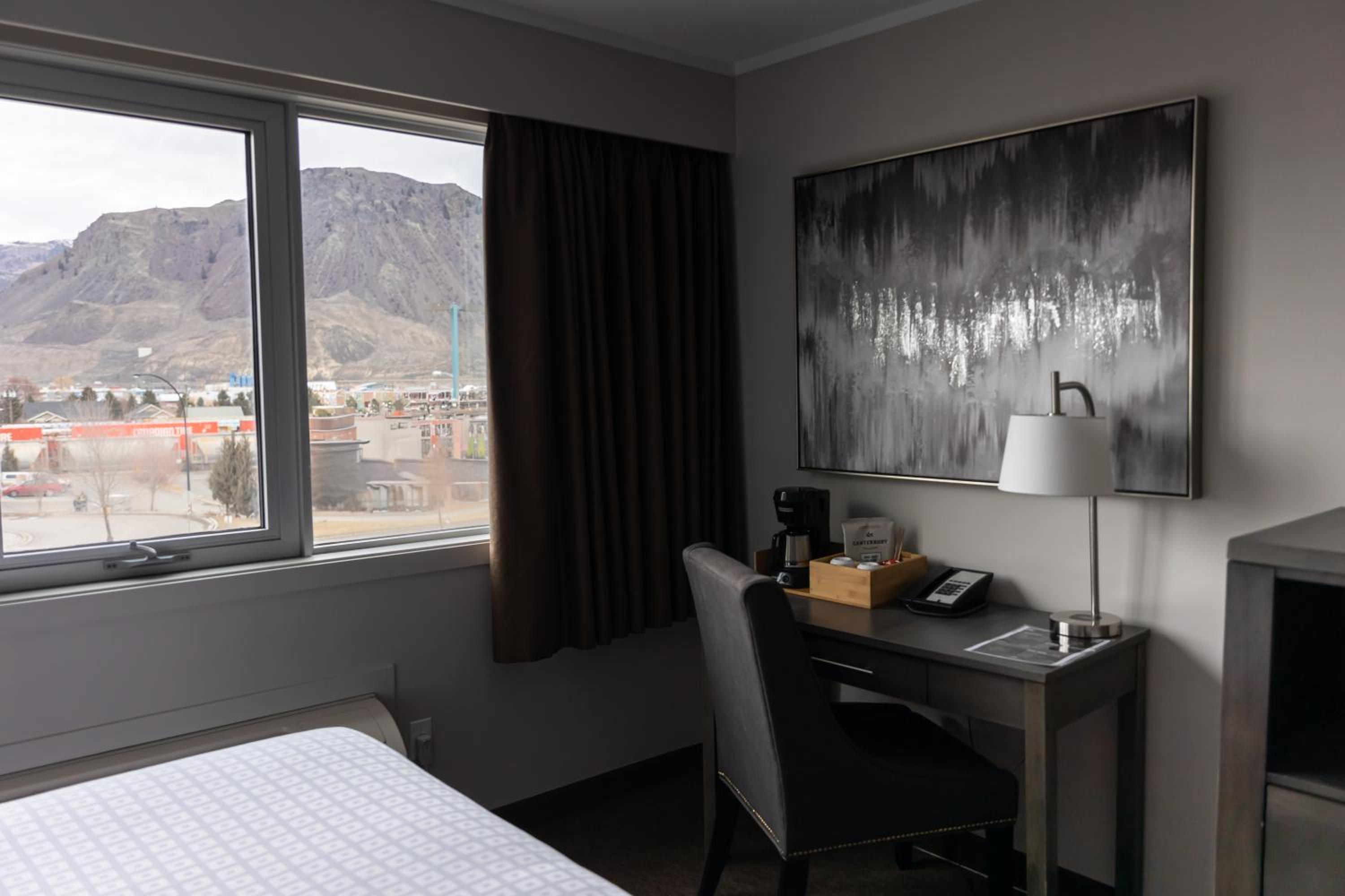Deluxe Queen Room with Two Queen Beds - Photo 3