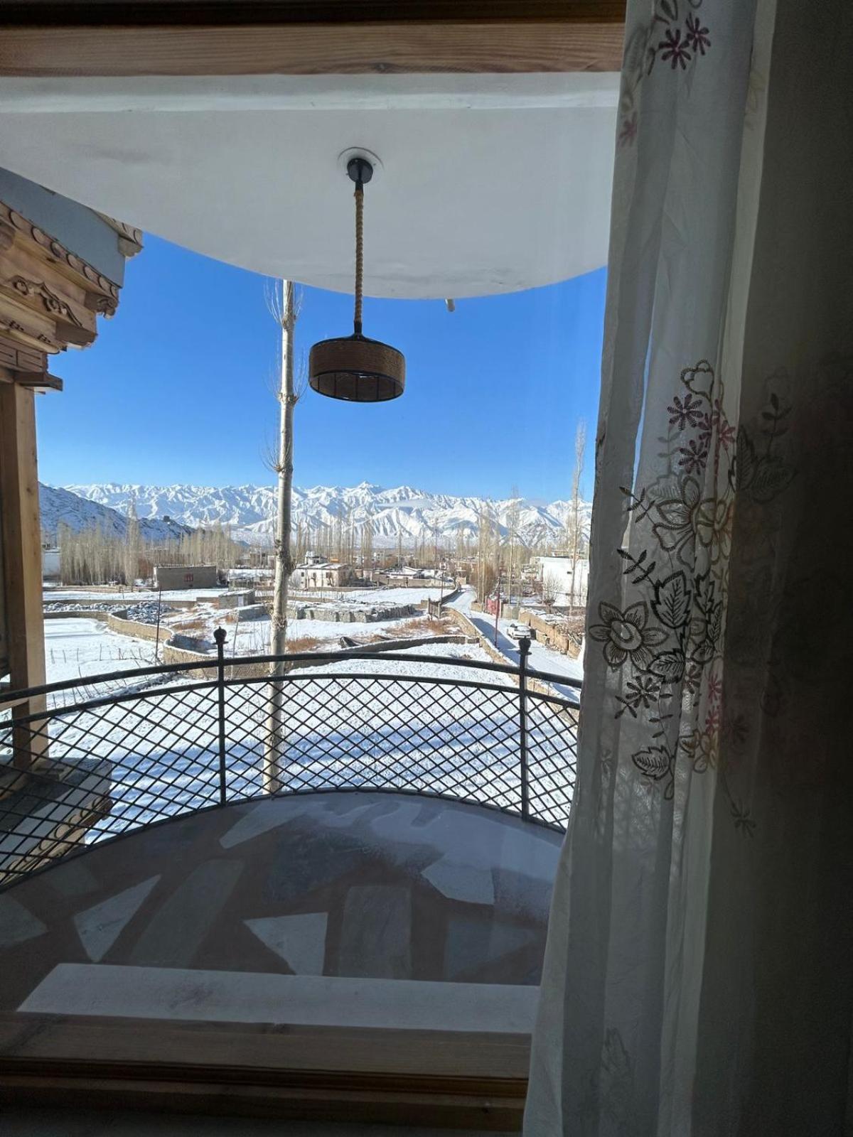 Deluxe Double or Twin Room with Mountain View photo 2