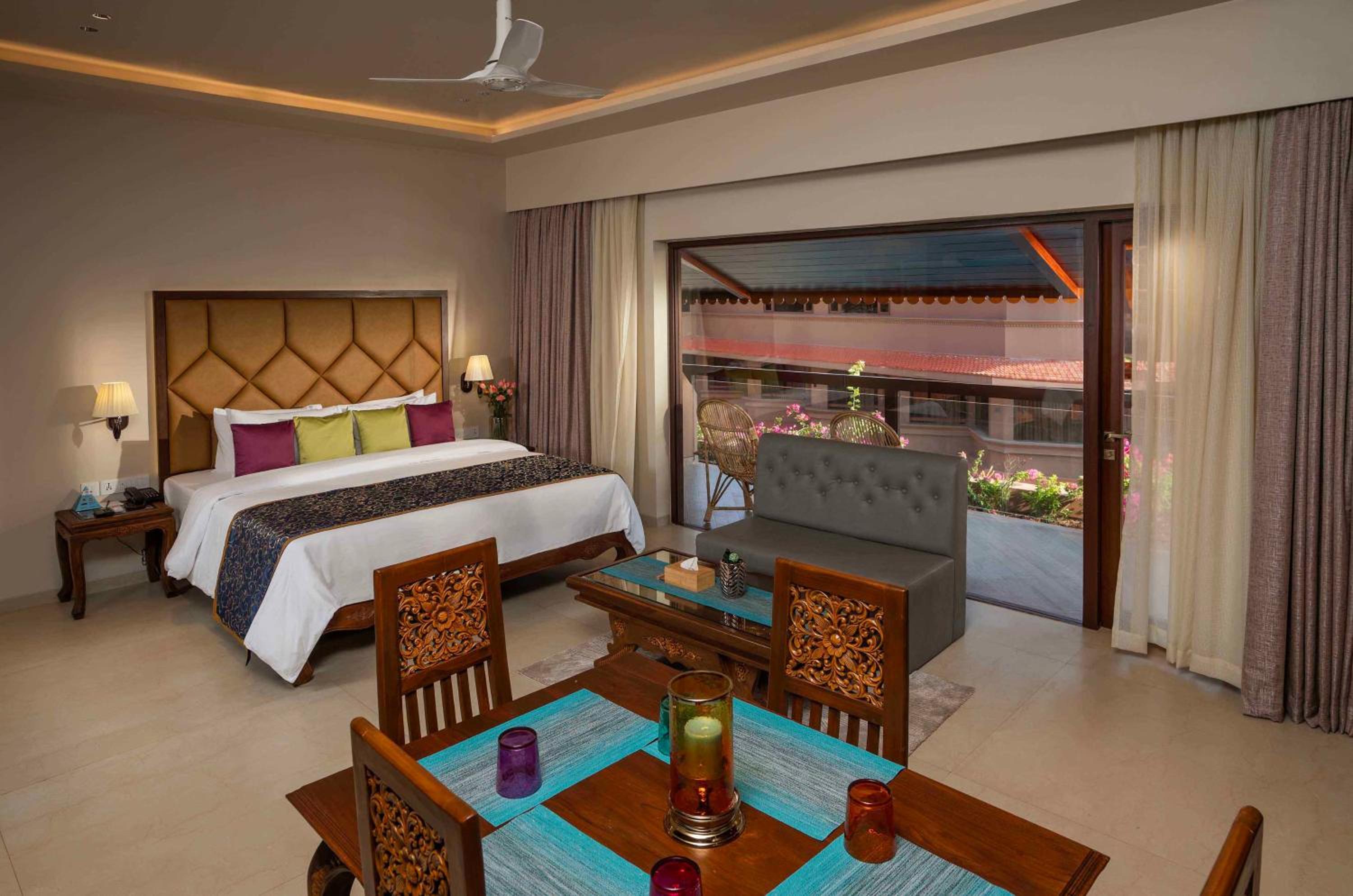 Lounge Suite - Photo 2