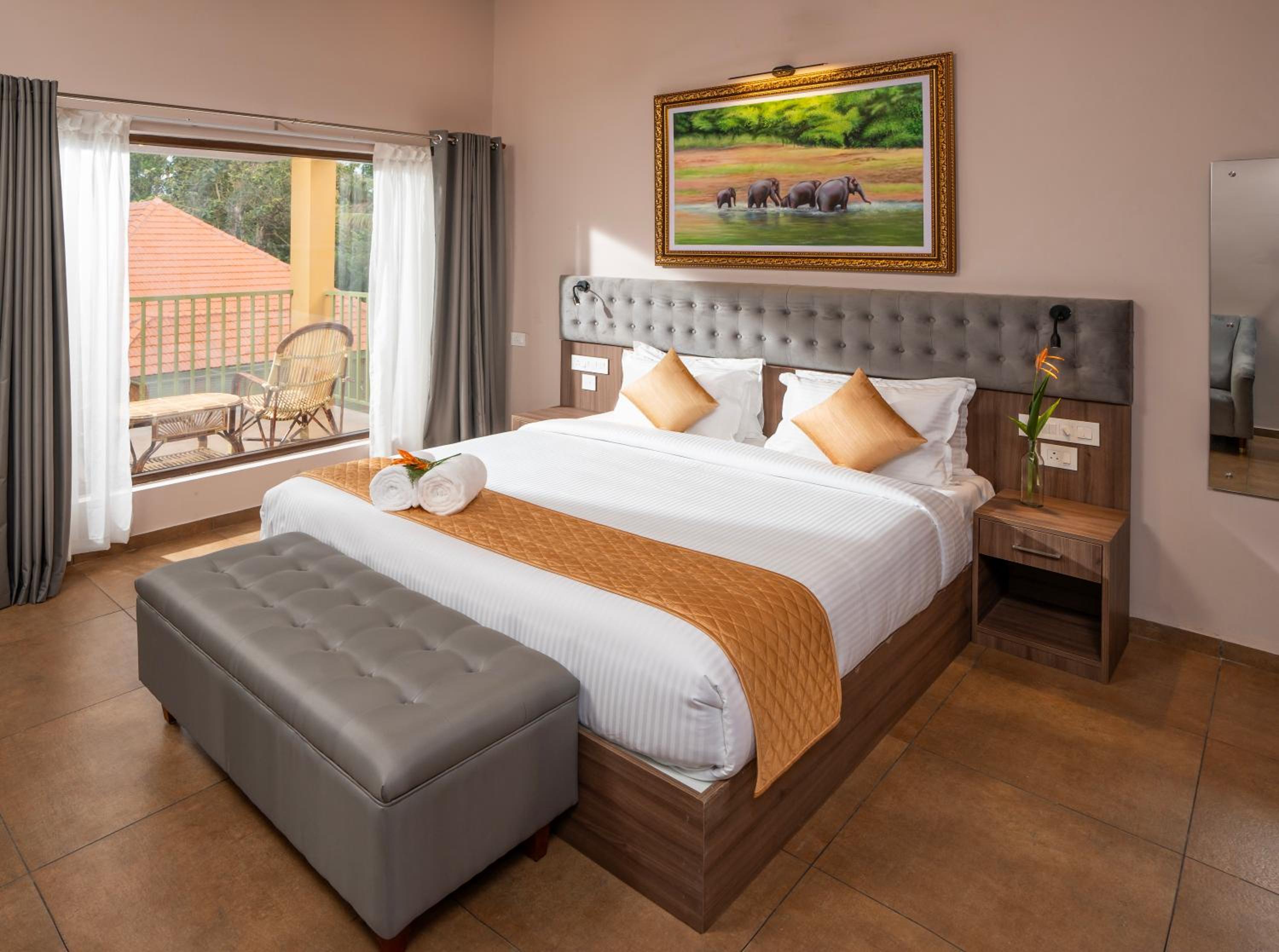 Deluxe Double Room with Balcony photo 1