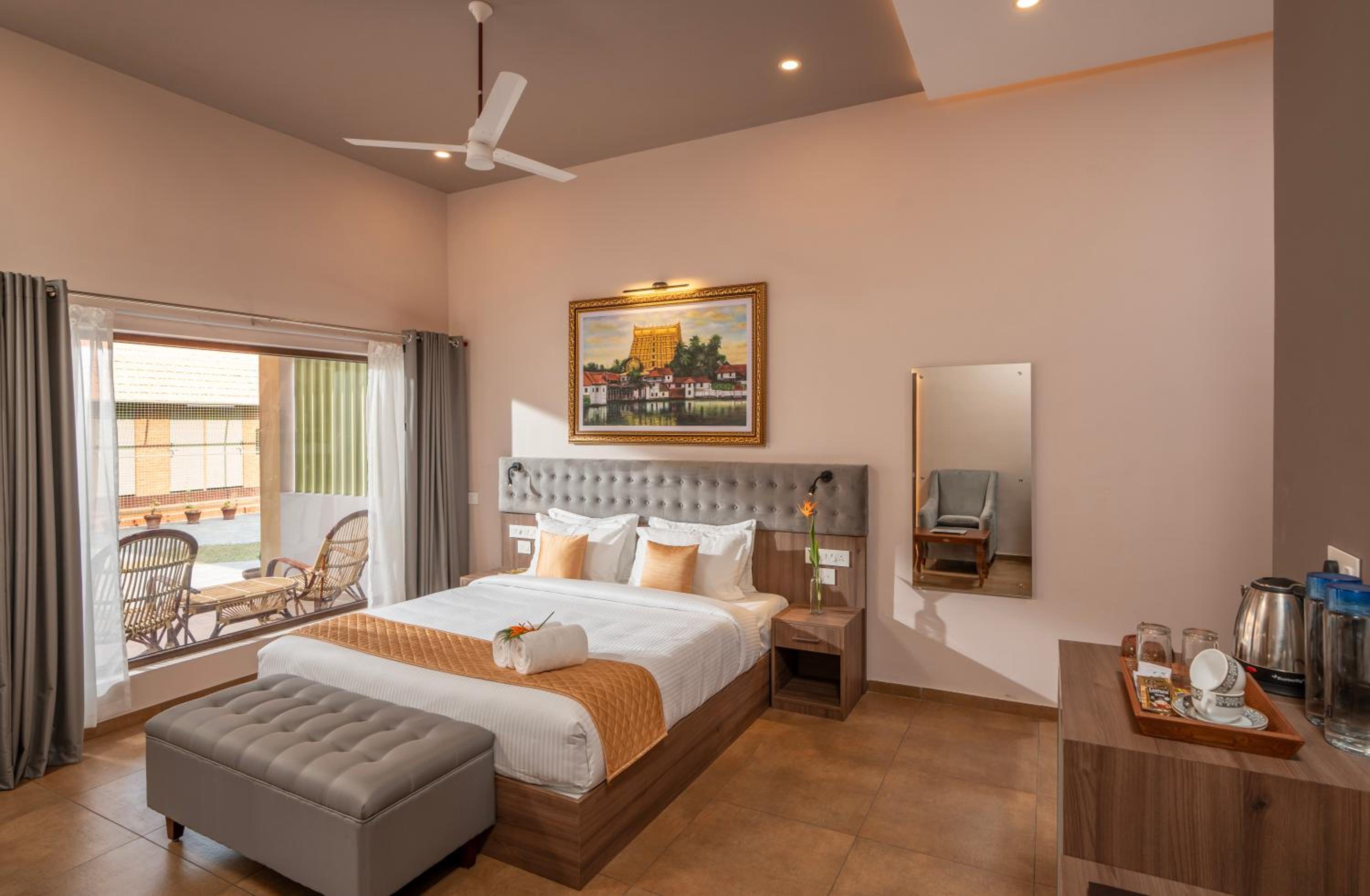 Deluxe King Room photo 1
