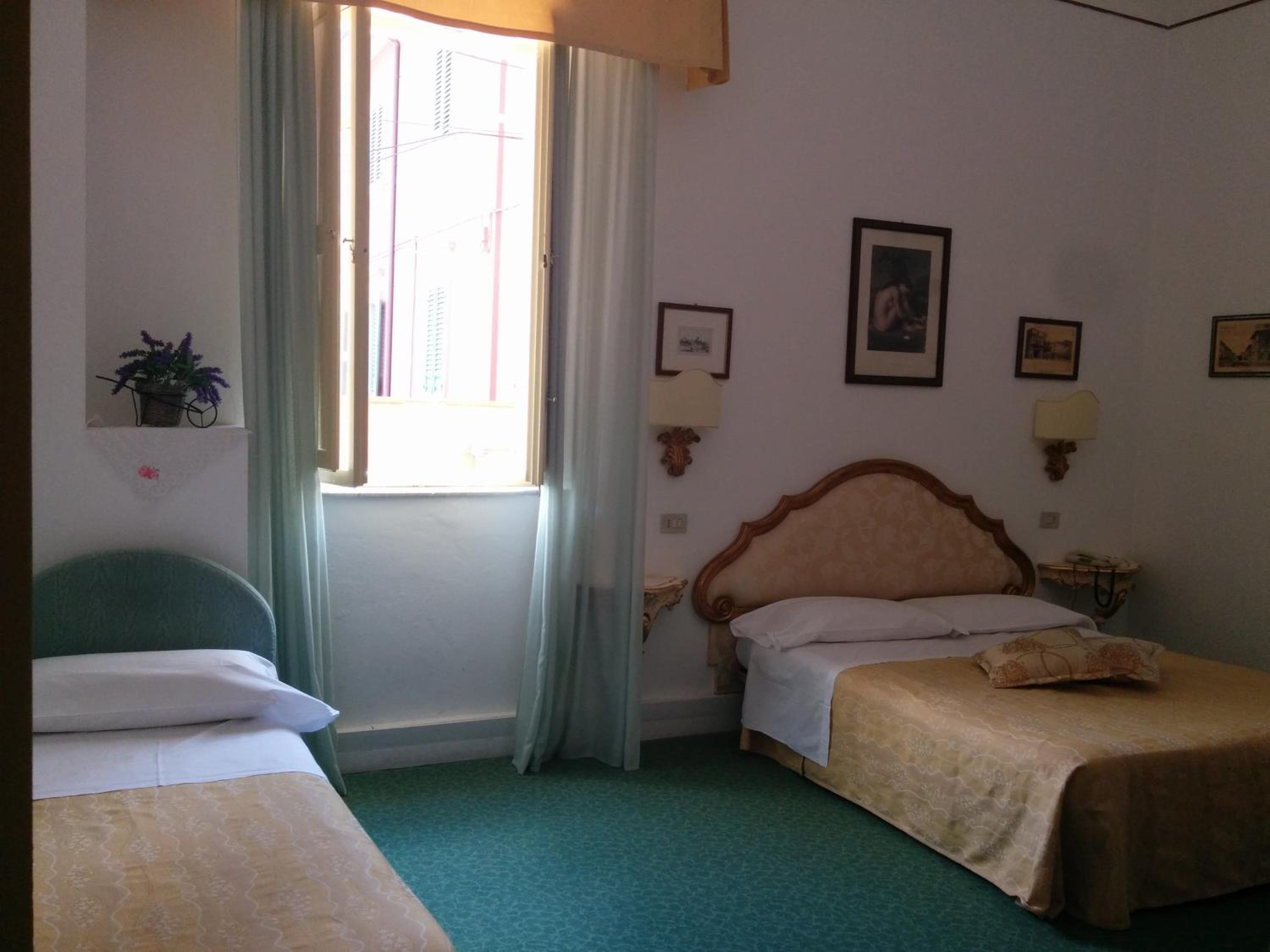 Triple Room - Photo 2