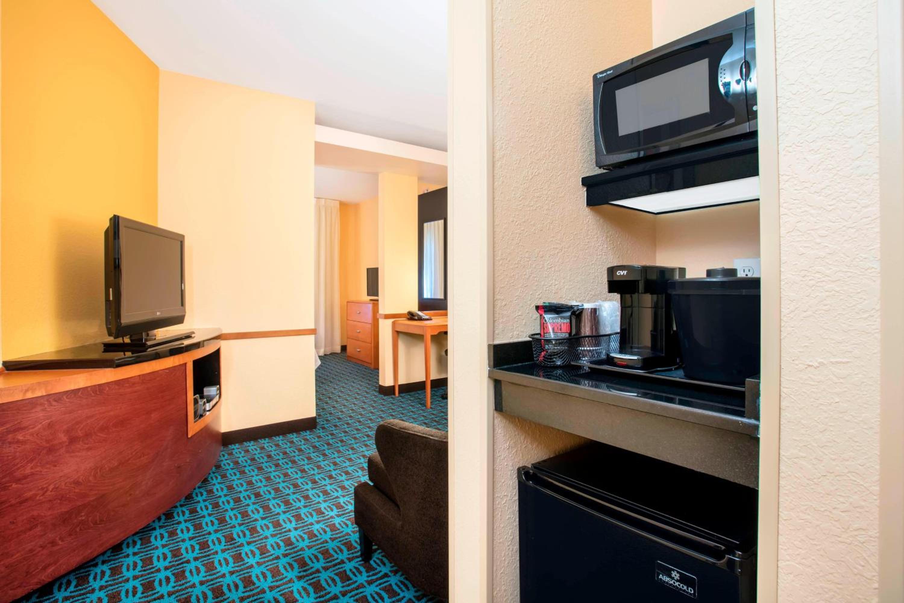 Deluxe King Room with Tub and Water View - Mobility and Hearing Accessible
