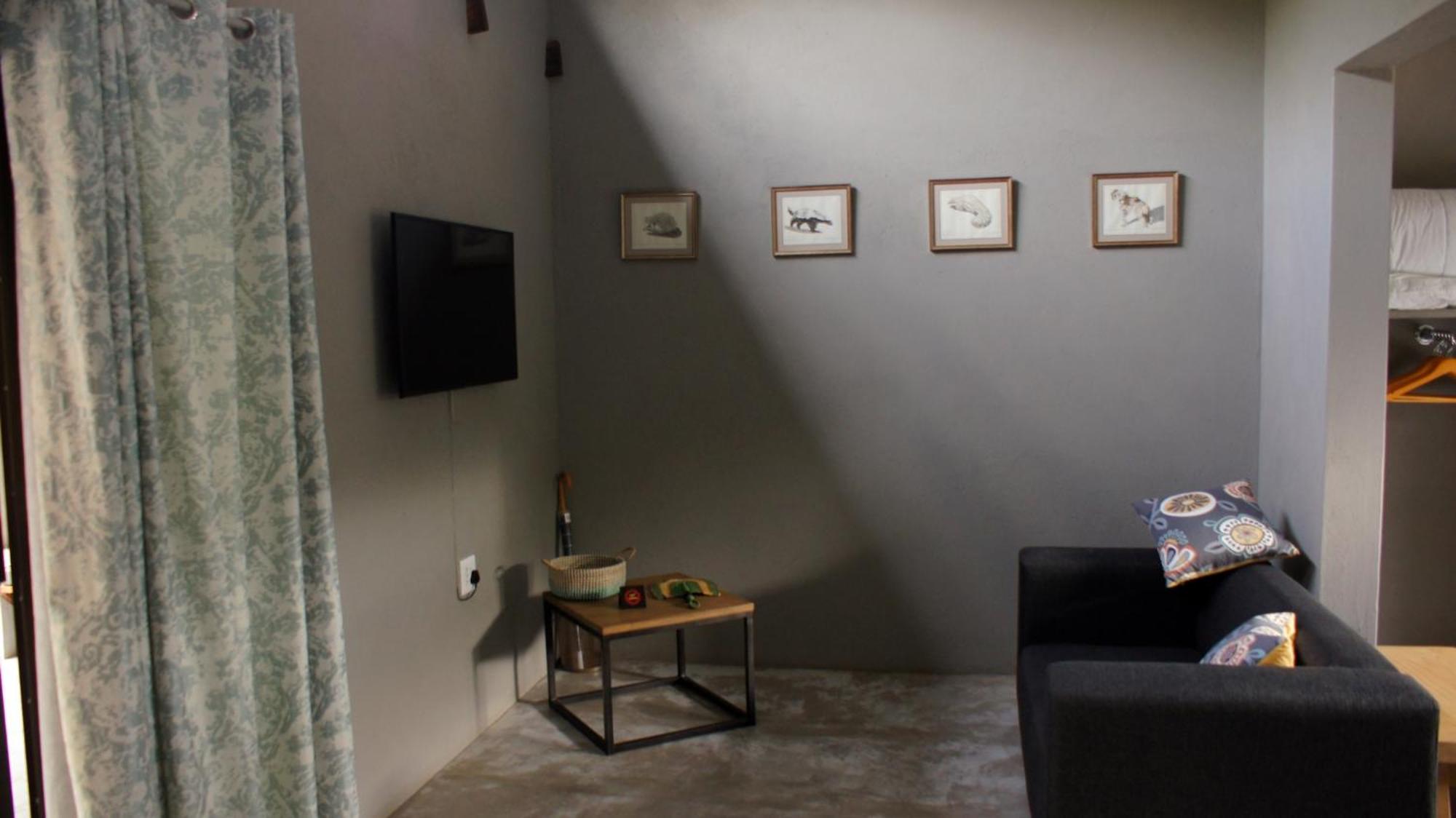 Suite - Photo 12