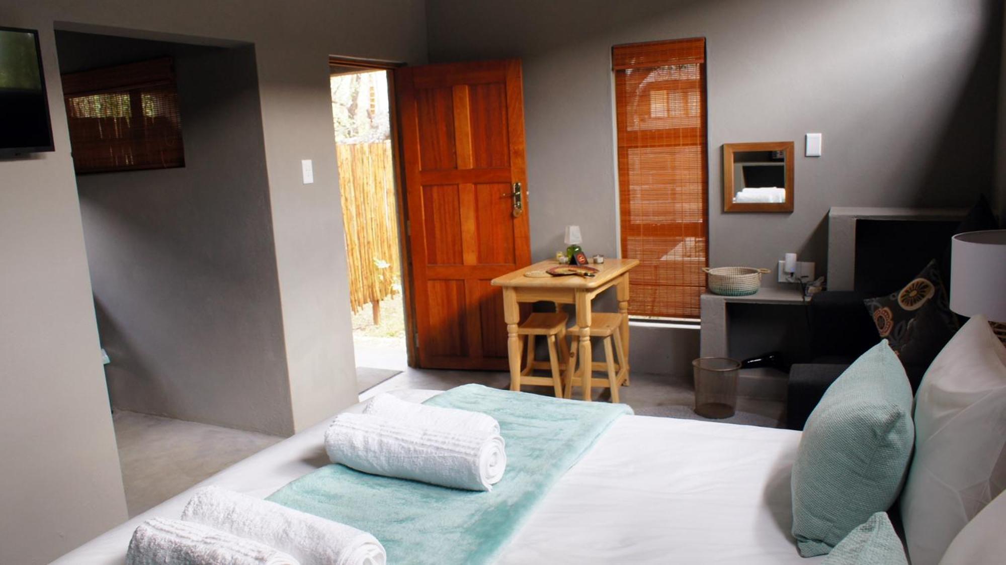 Suite - Photo 1