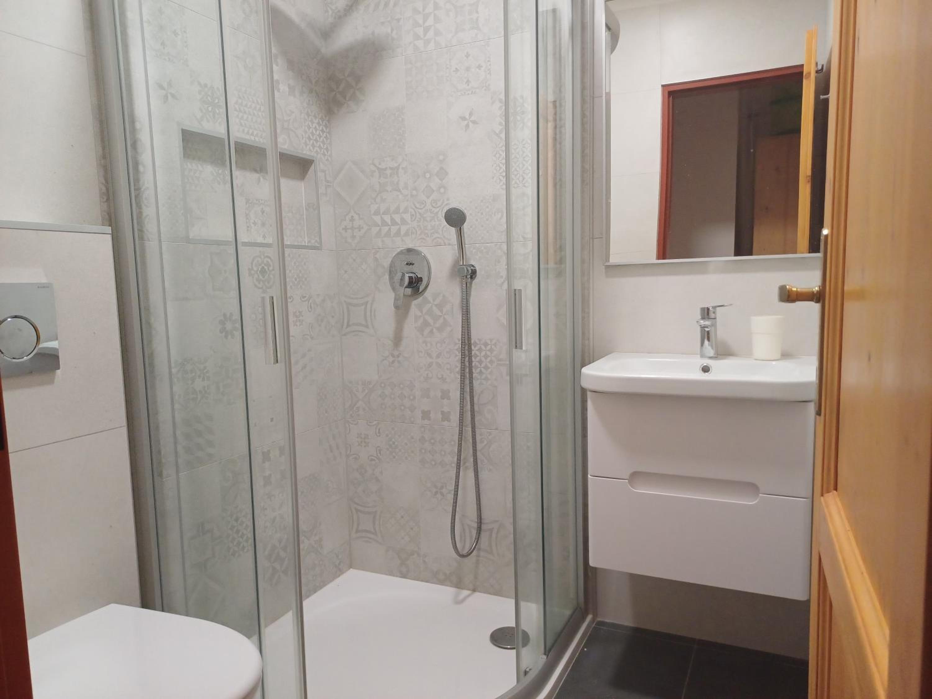 Double or Twin Room with Private Bathroom photo 3
