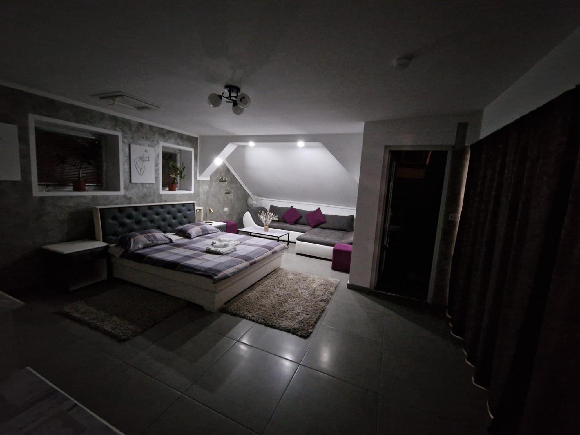 Deluxe Double Room (2 Adults + 1 Child) photo 3