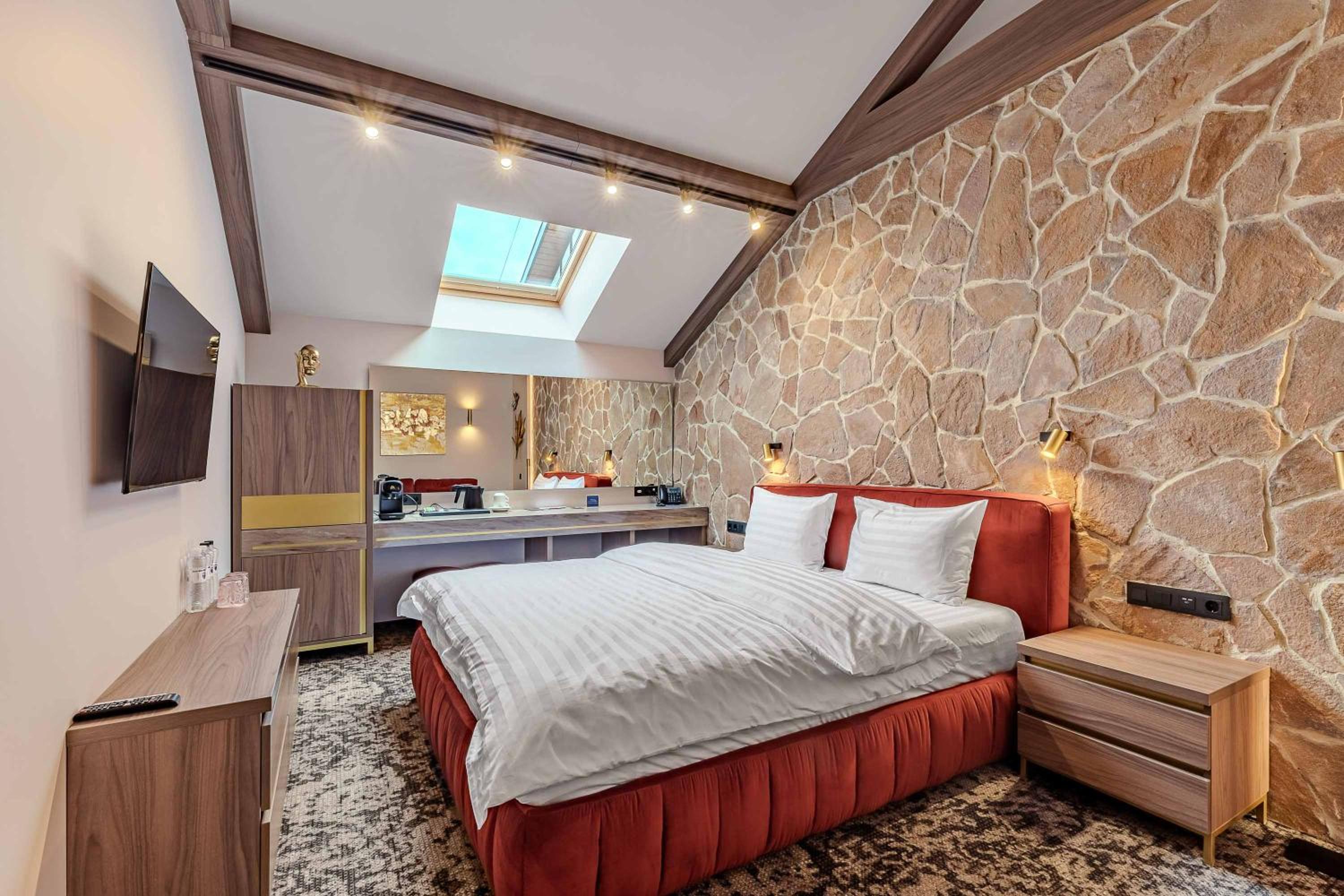 One-Bedroom Suite photo 2