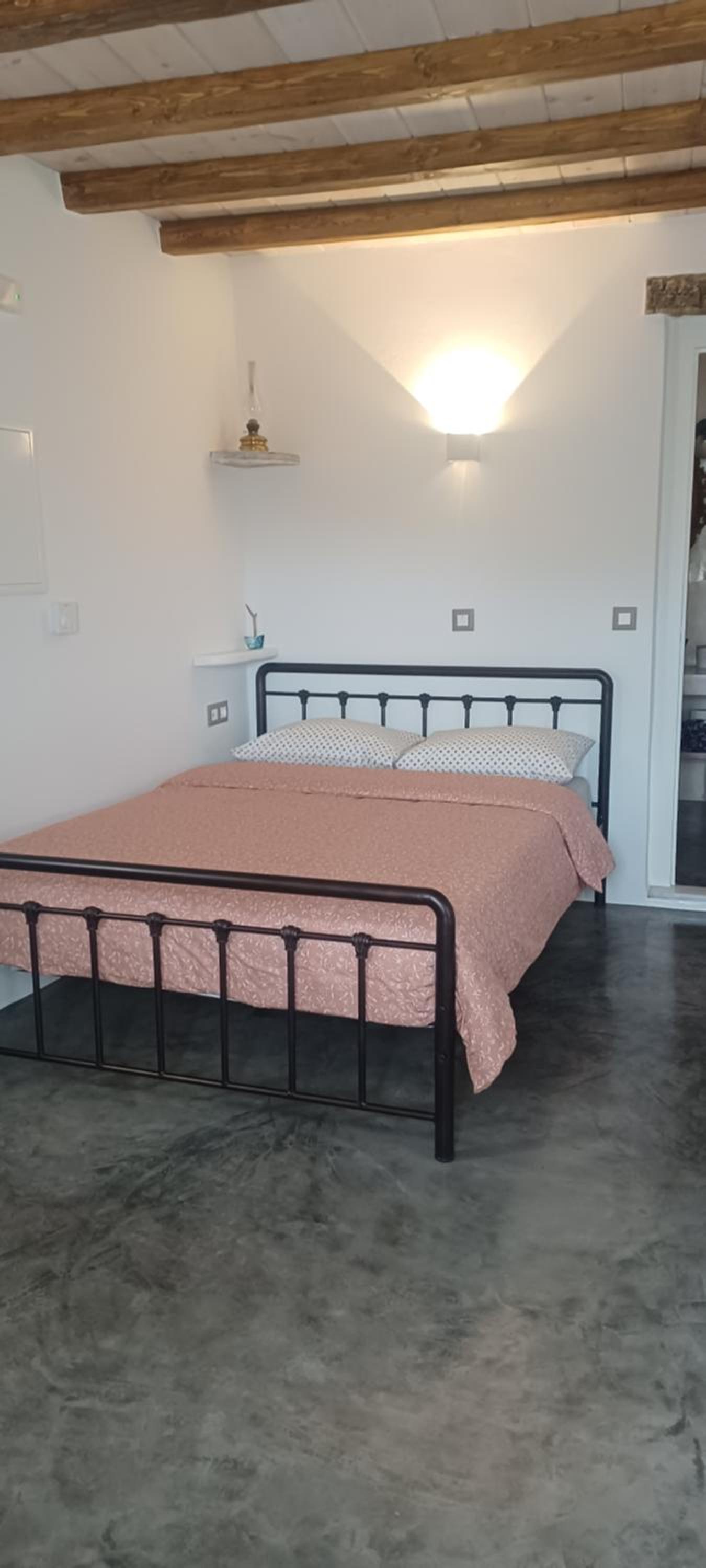 One-Bedroom House photo 1
