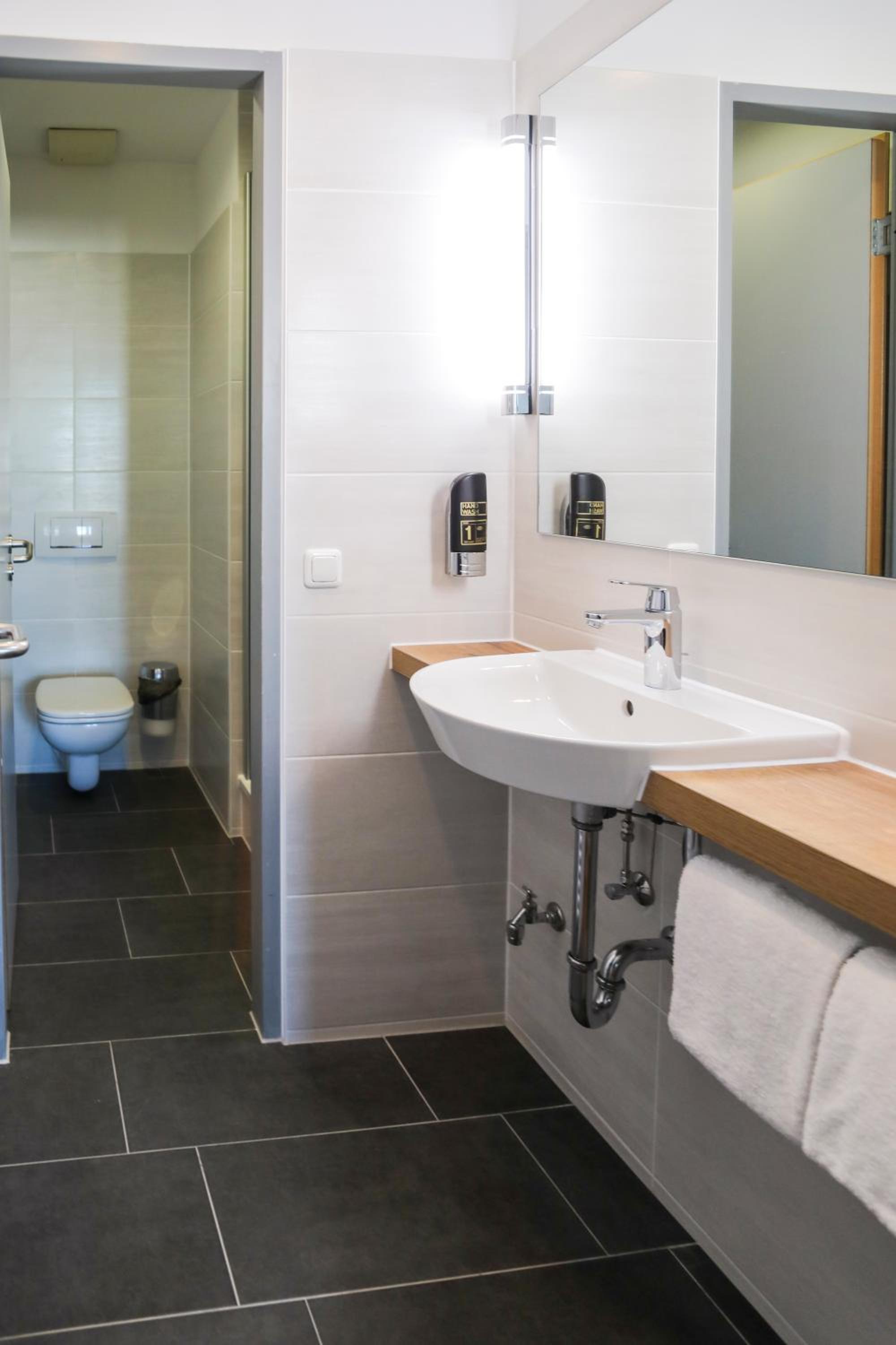 Standard Double or Twin Room - Photo 15