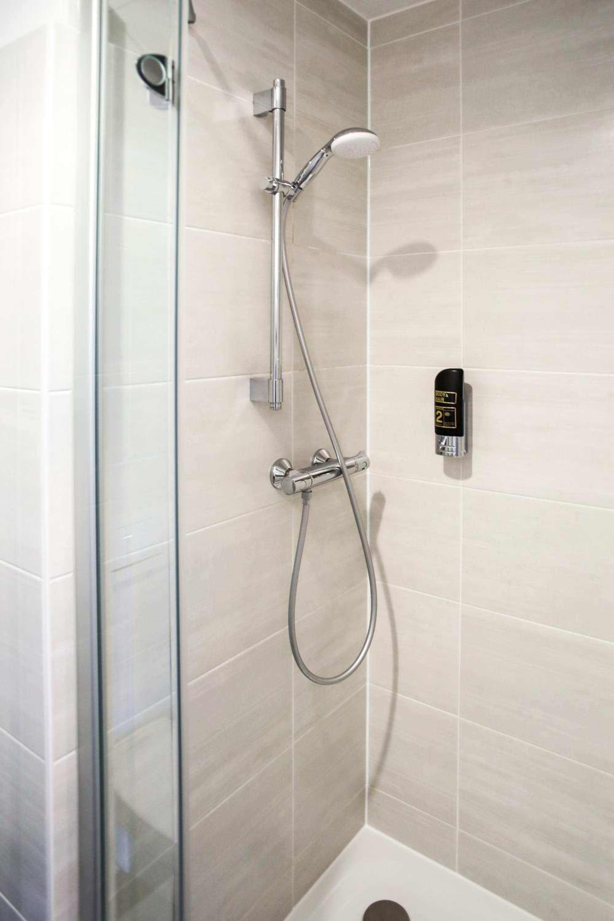 Standard Double or Twin Room - Photo 2